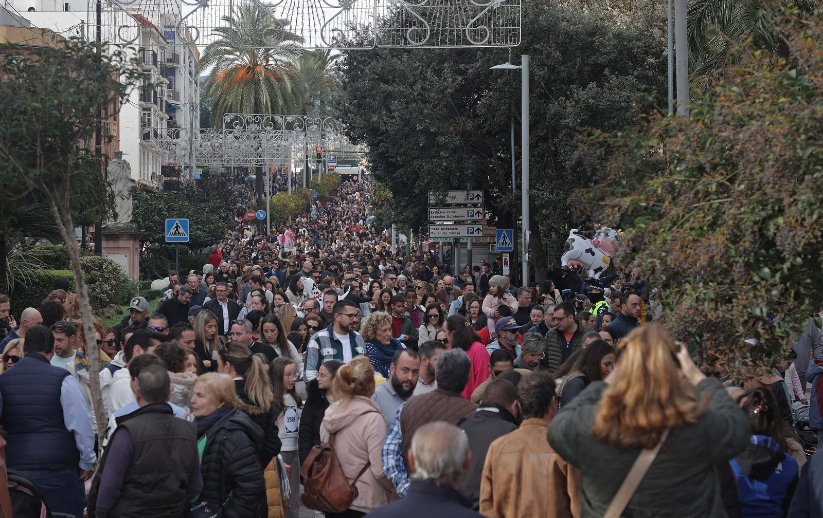 Búscate en las fotos del Arrastre de Latas 2025 en Algeciras
