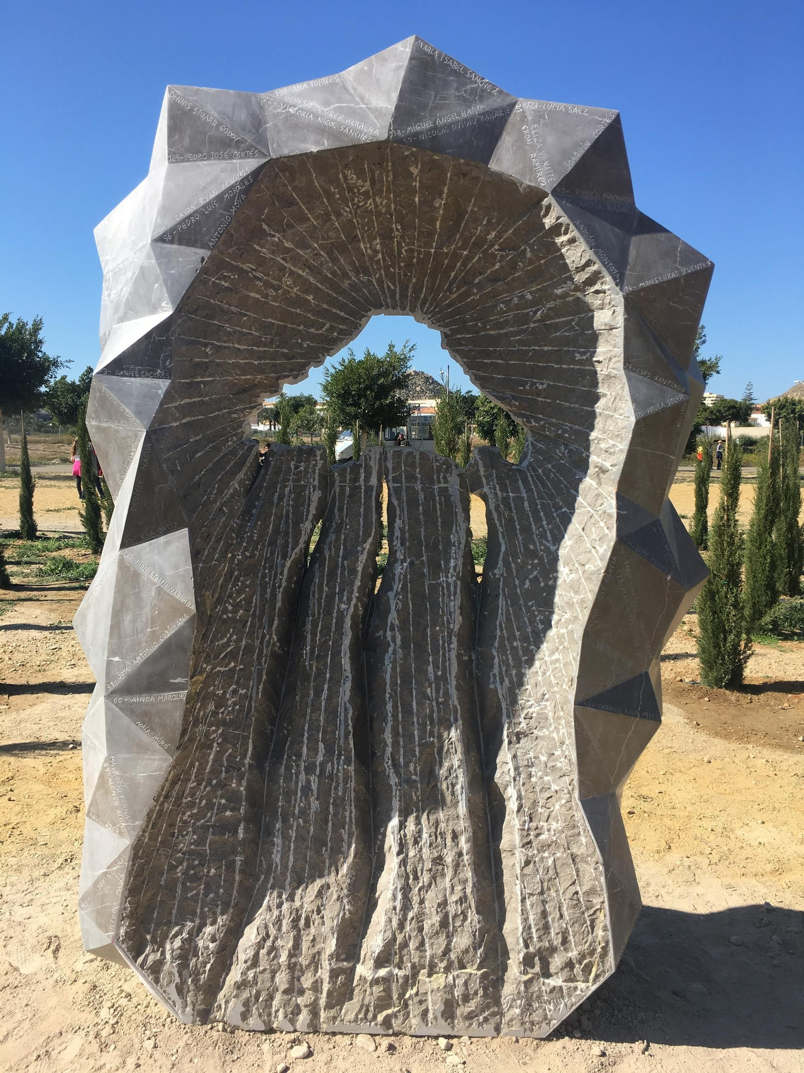 Monolito en recuerdo a las víctimas del terremoto de Vera de 1518. Monolito en recuerdo a las víctimas del terremoto de Vera de 1518.