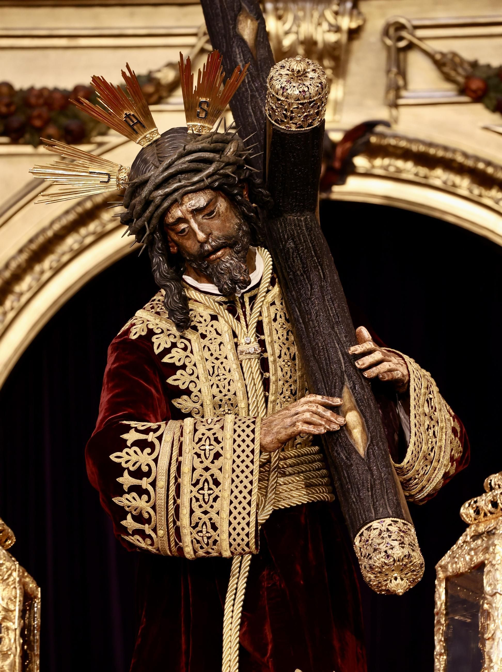 El Gran Poder ya está en su paso con la túnica persa