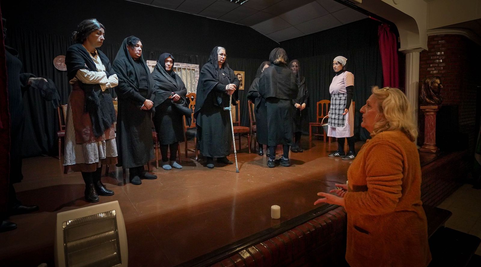 Imágenes del ensayo del grupo de teatro Yerbagüena de Santiago