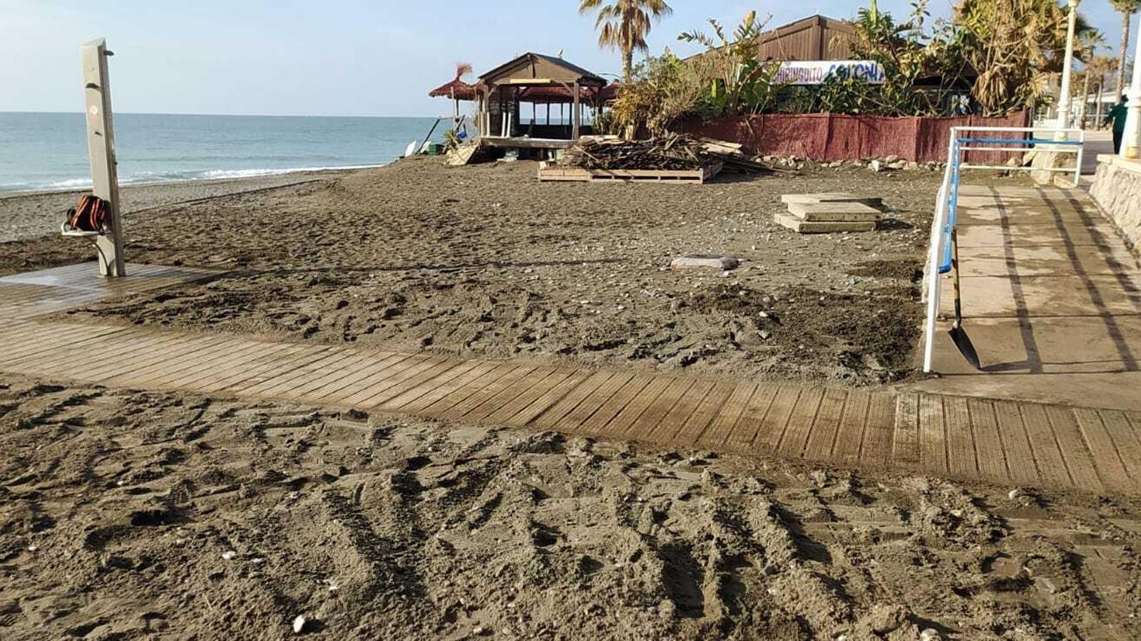 Playa de Torre del Mar tras el temporal