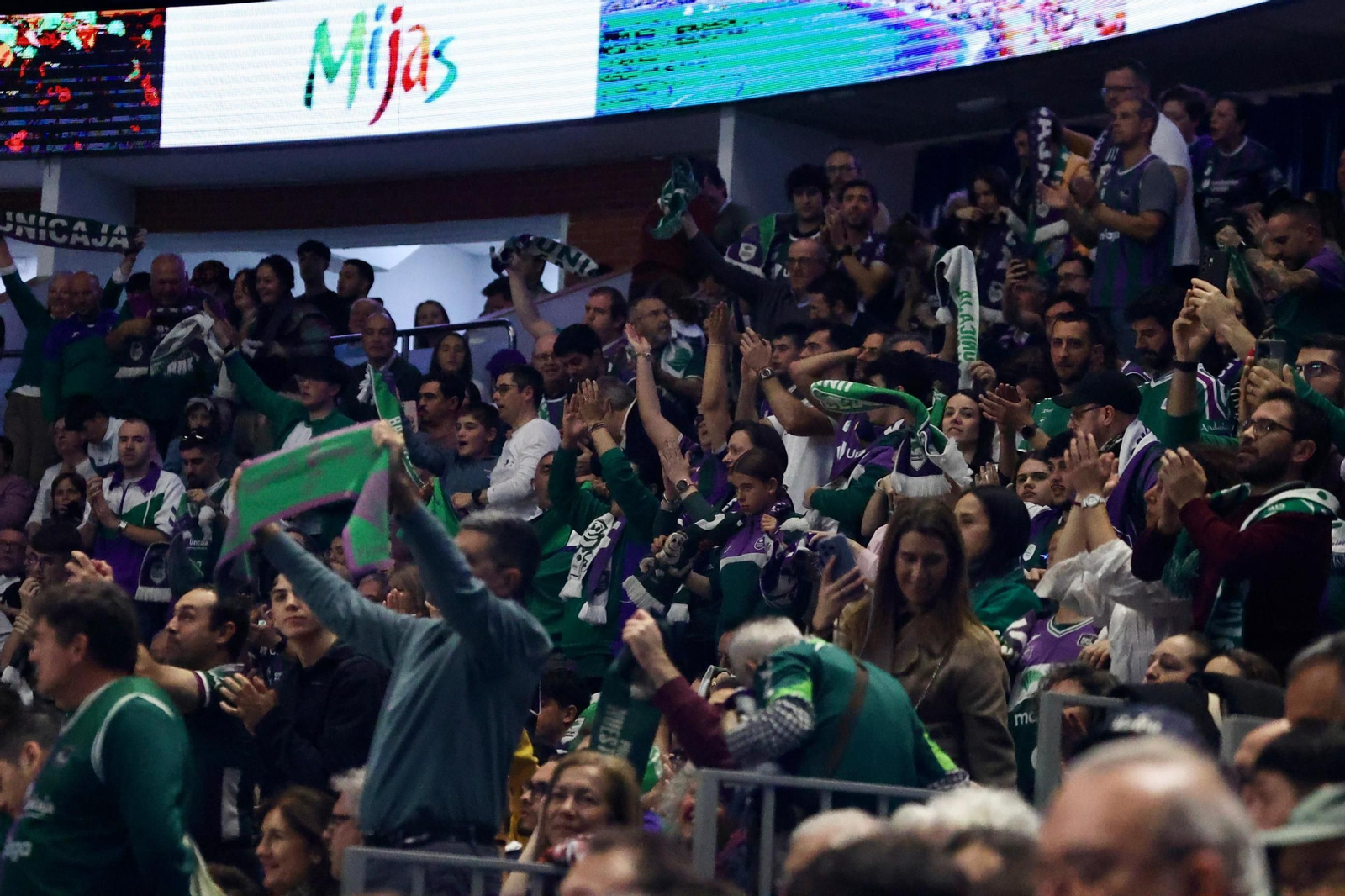 Búscate en las gradas del Carpena durante el Unicaja-Valencia Basket