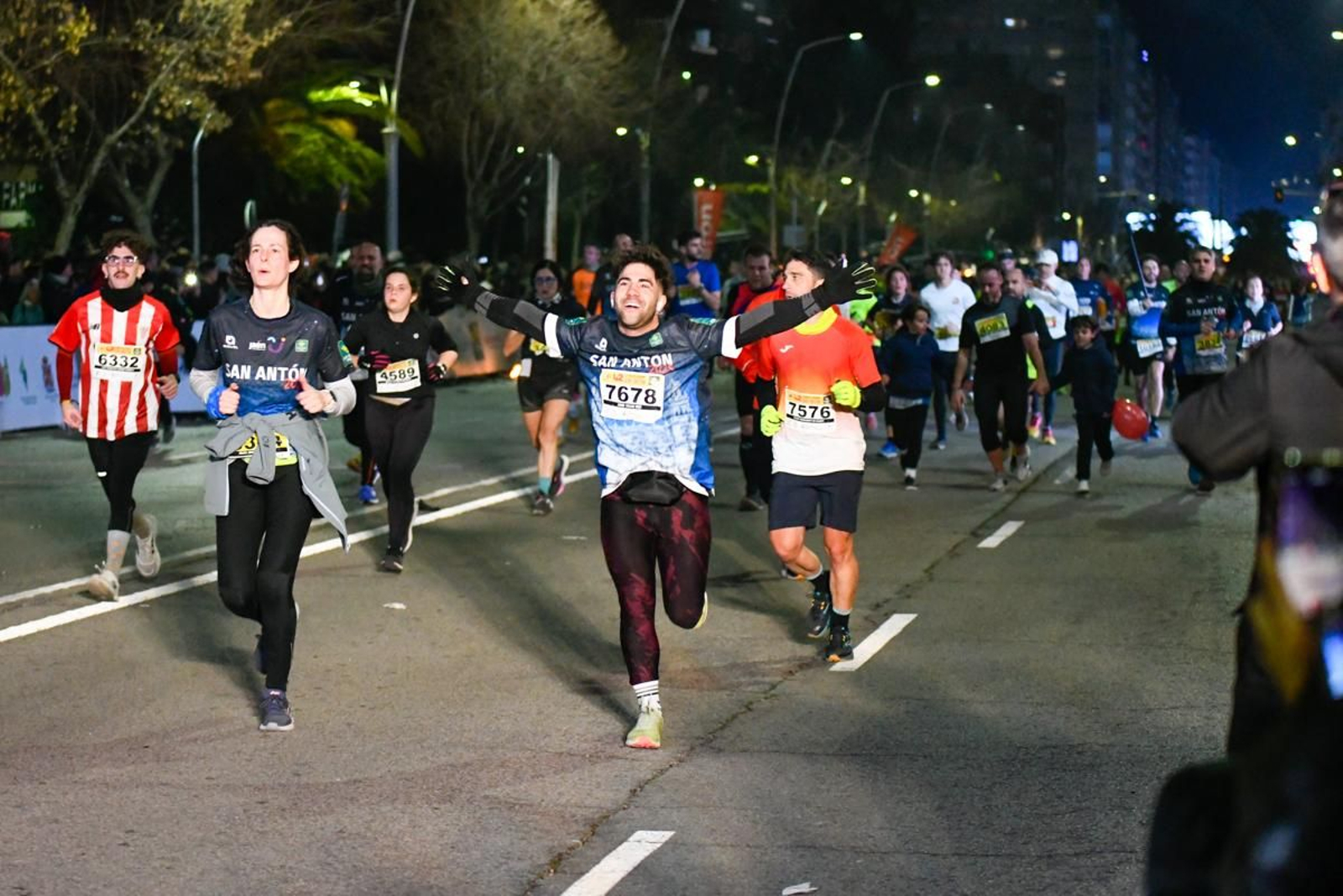 En imágenes: búscate en tu llegada a meta de la Carrera de San Antón 2025 (9)