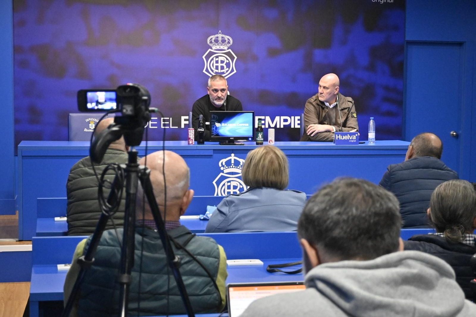Imágenes de la presentación de Arzu como nuevo entrenador del Recreativo de Huelva