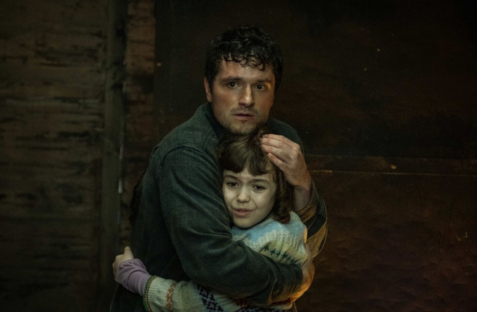 Josh Hutcherson y Piper Rubio protagonizan 'Five nights at Freddy's'.