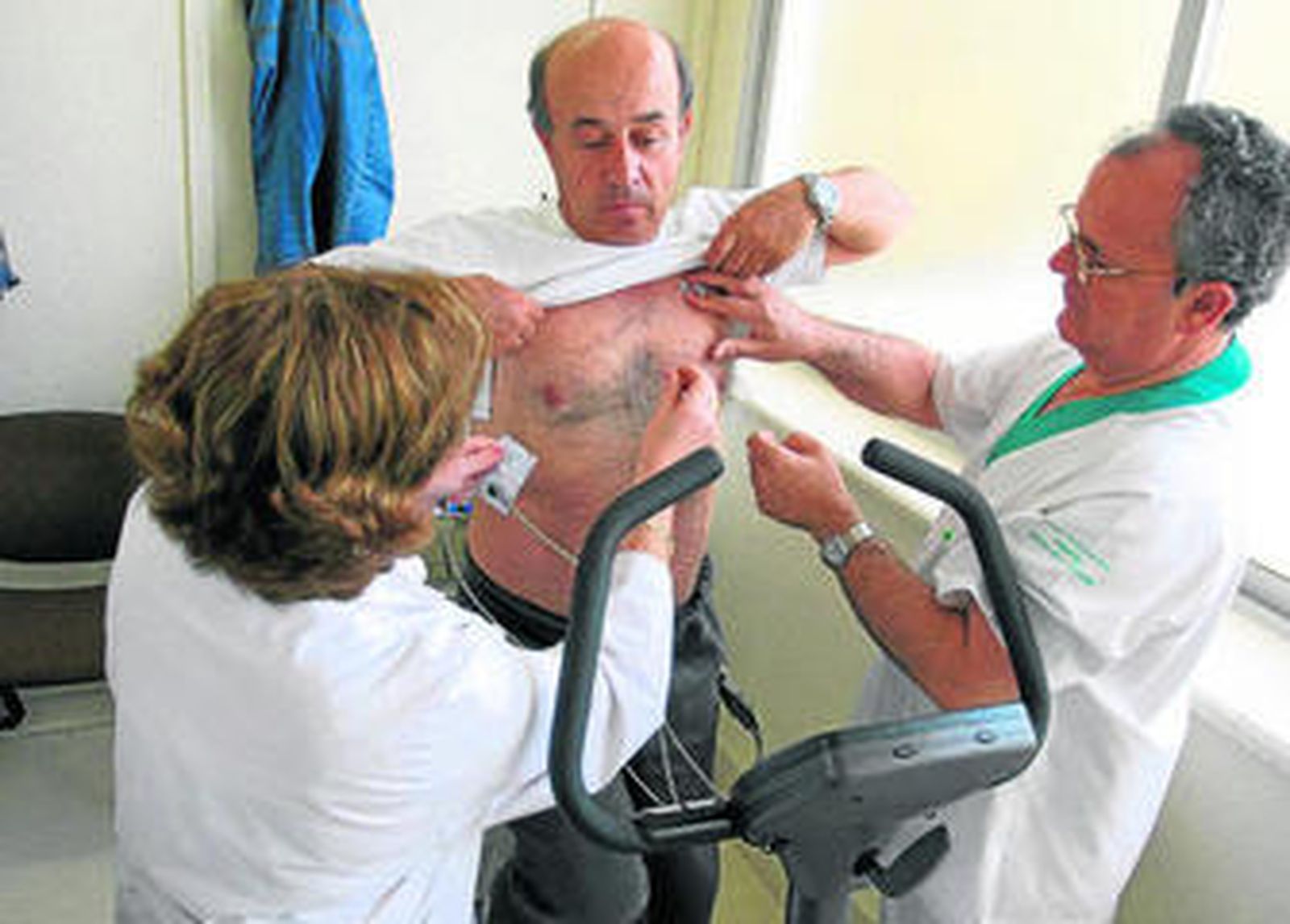 Los protocolos médicos incluyen la reducción de hospitalizaciones como un objetivo principal.