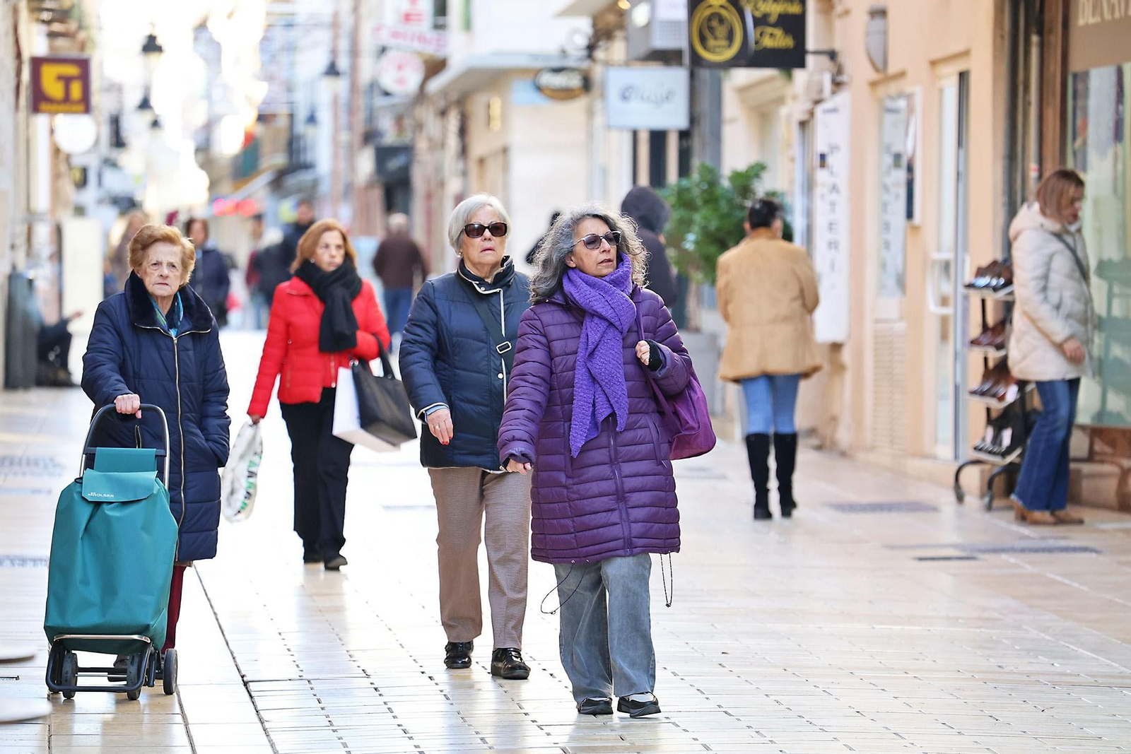 Un día de frío este diciembre en Huelva capital.
