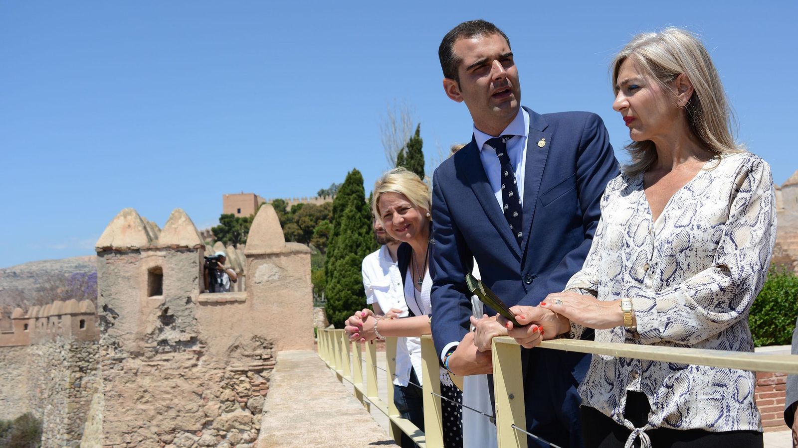 El alcalde de Almería y la consejera de Cultura en una visita a la Alcazaba