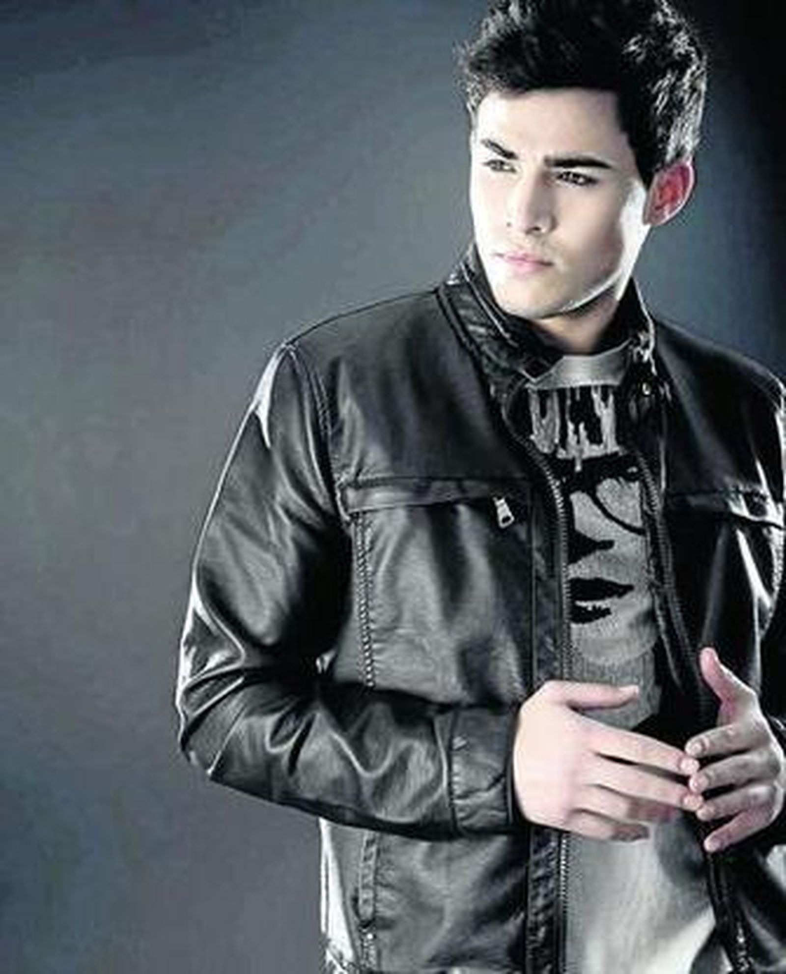 Ángel Capel presenta 'Solo pienso en tí', su debut discográfico