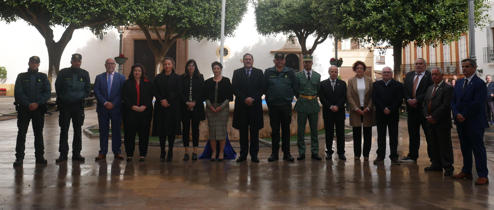 Autoridades presentes en el acto institucional.