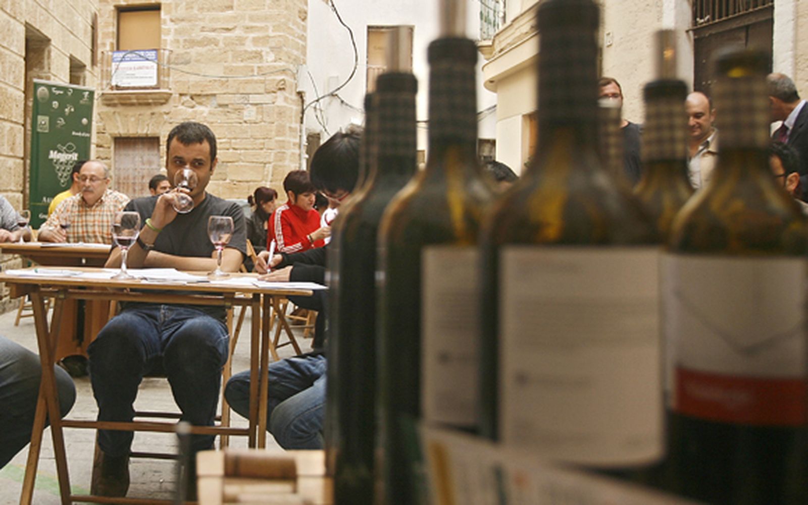 Cata de vinos en el bar Malagueño, en la edición del Festival celebrada en mayo de 2010. /Joaquín Pino