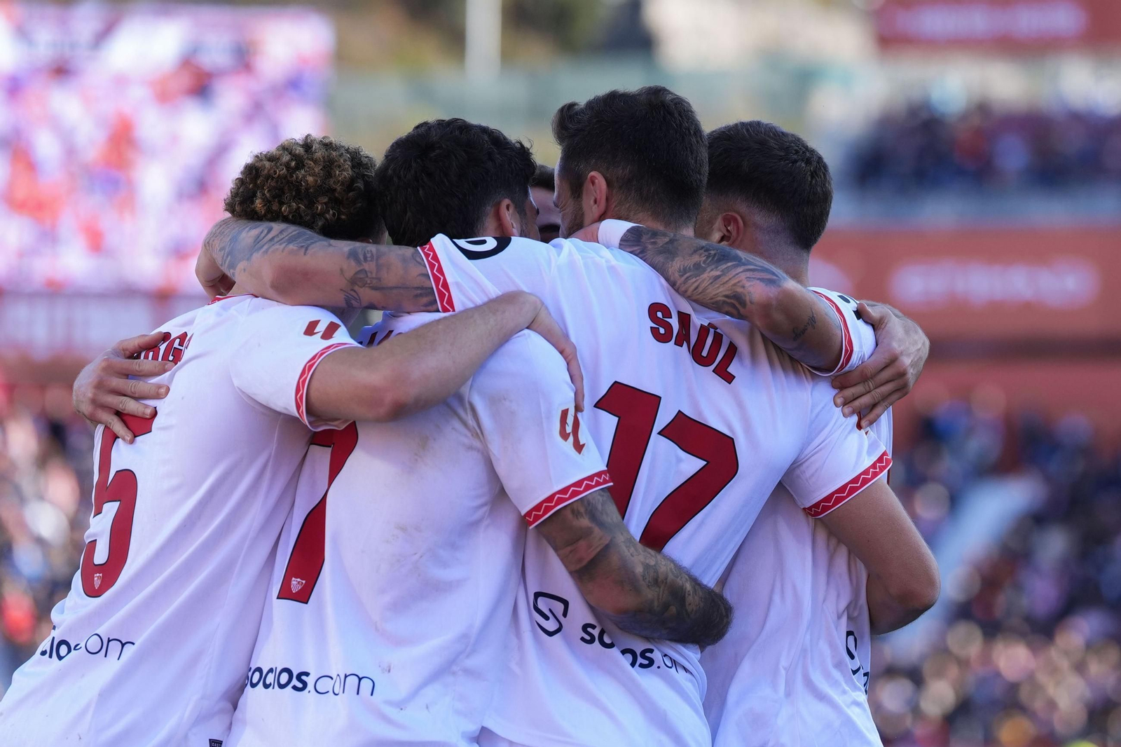 Las fotos del pobrísimo paso de Saúl Ñíguez por el Sevilla