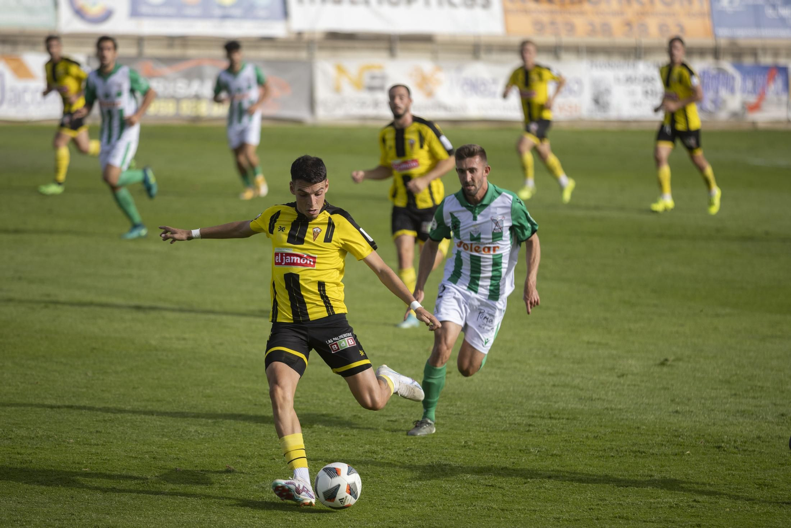 Imágenes del partido entre el San Roque de Lepe y el Atlético Sanluqueño