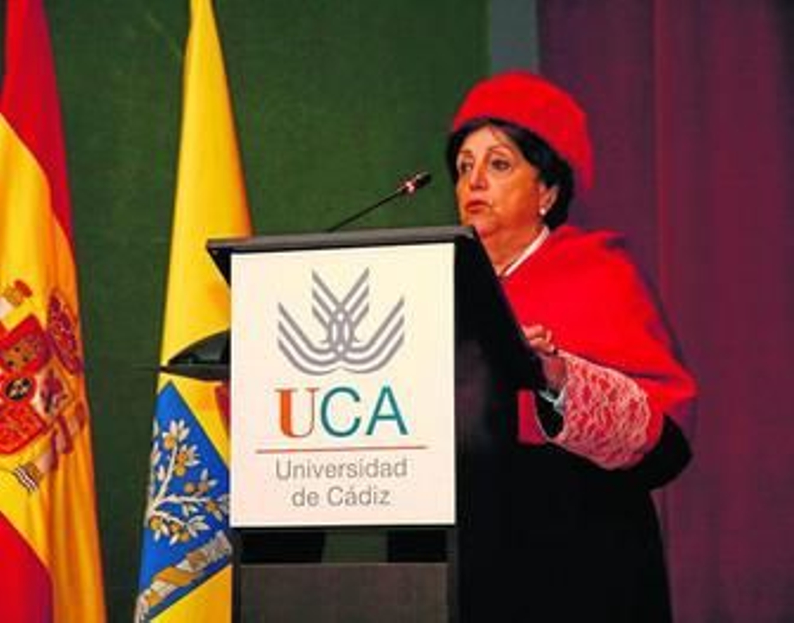 Sara Acuña pronuncia la lección inaugural del curso 2013/2014 de la Universidad de Cádiz.