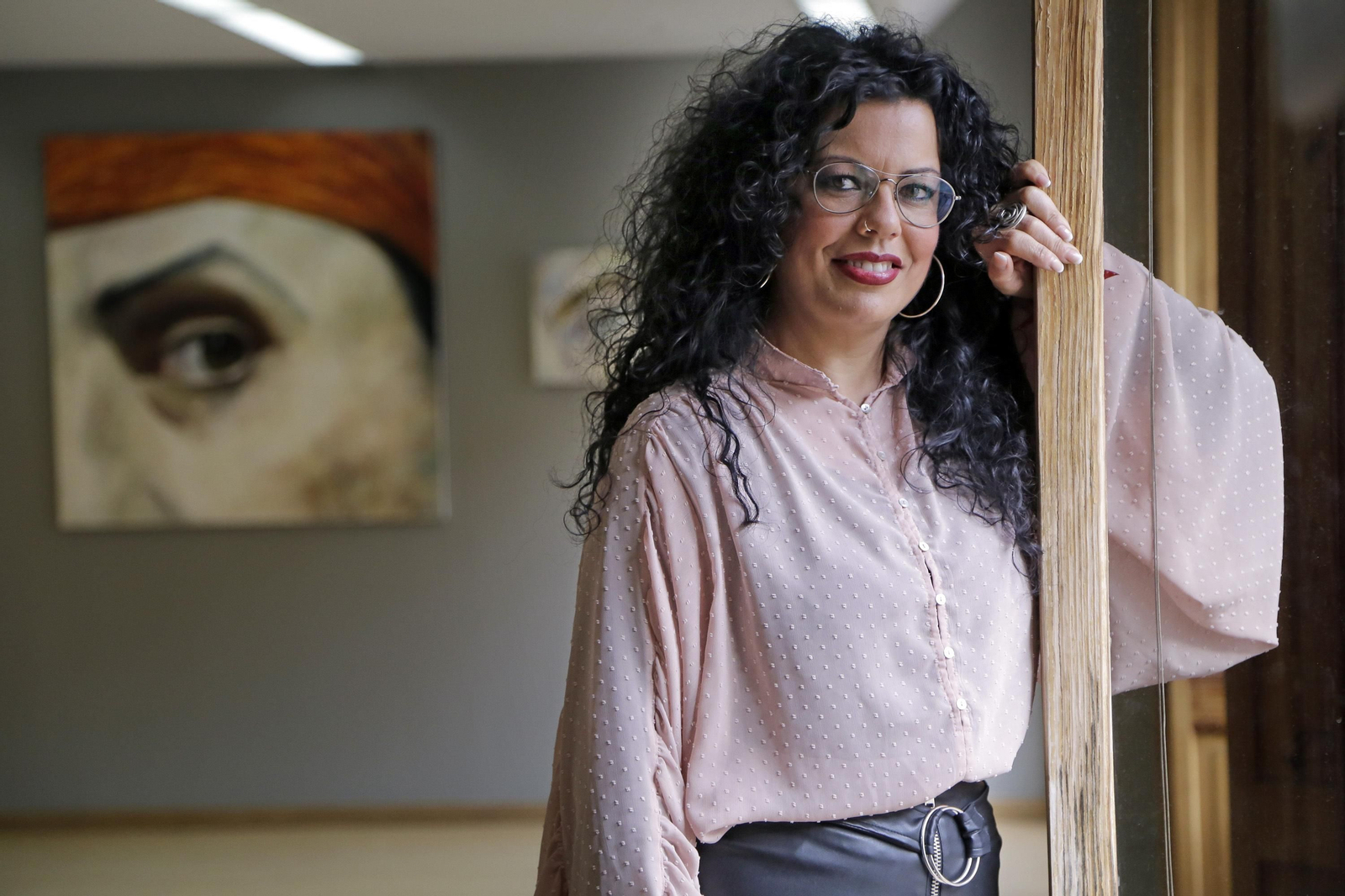 Luisa Reyes, finalista de la primera edición de 'Maestros de la Costura', en la sala de ArteaDiario.