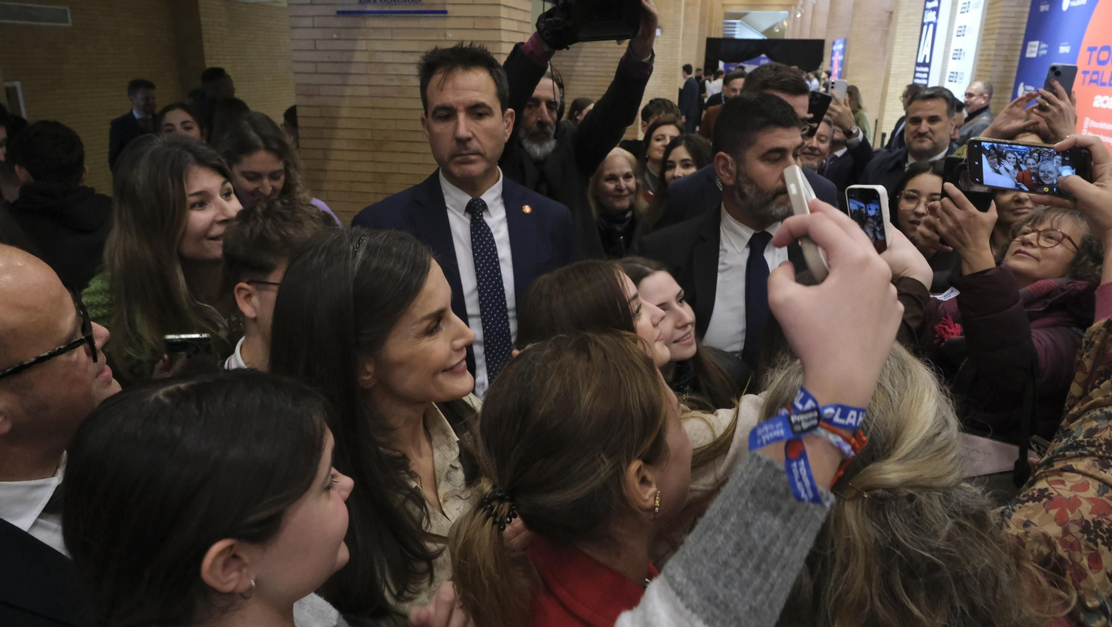 Imágenes de la Reina Letizia en el Tour del Talento en Almería