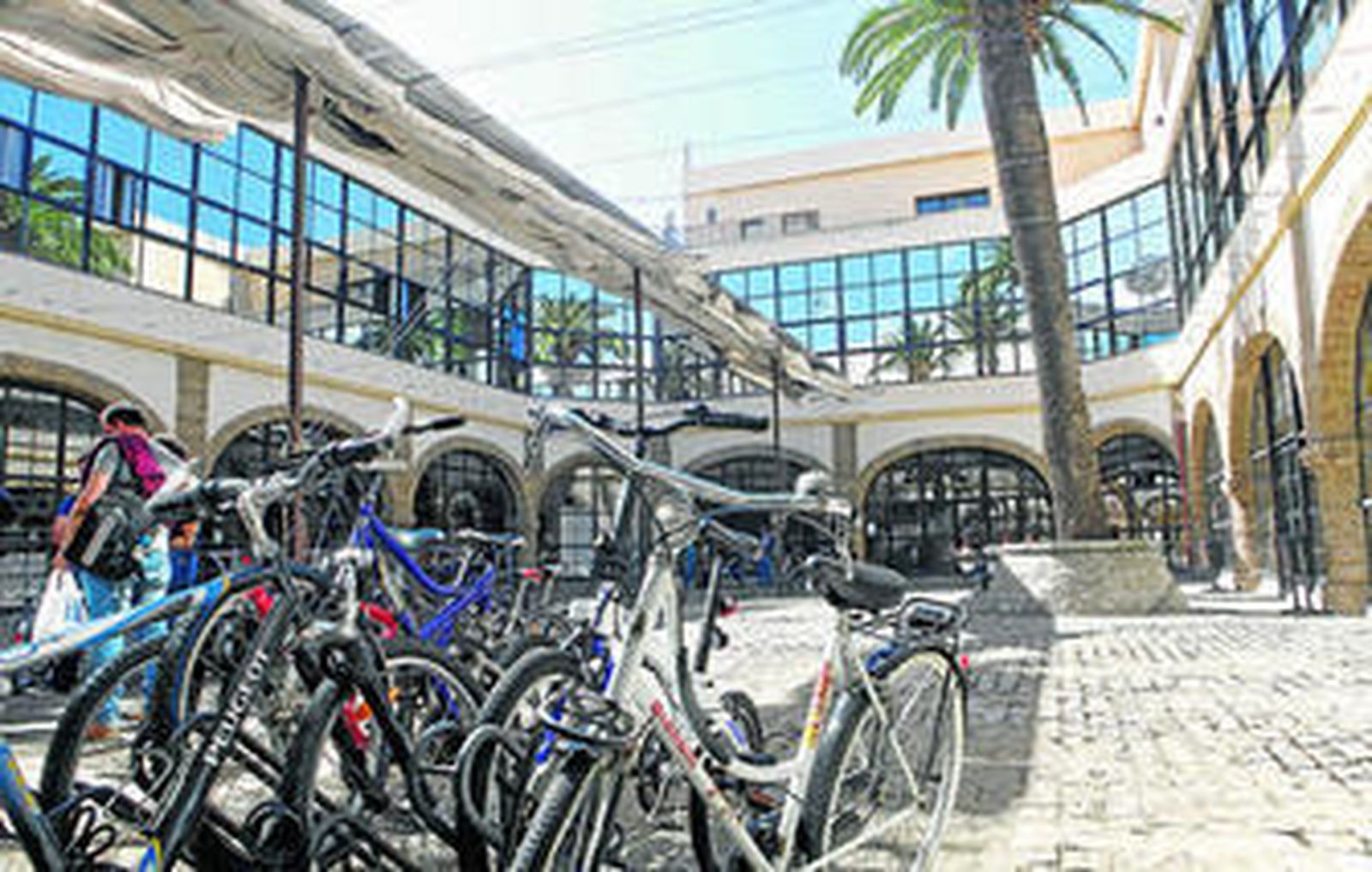 El edificio, construido por Carlos III para cuartel de Artillería, fue rehabilitado para albergar actividades docentes y científicas.