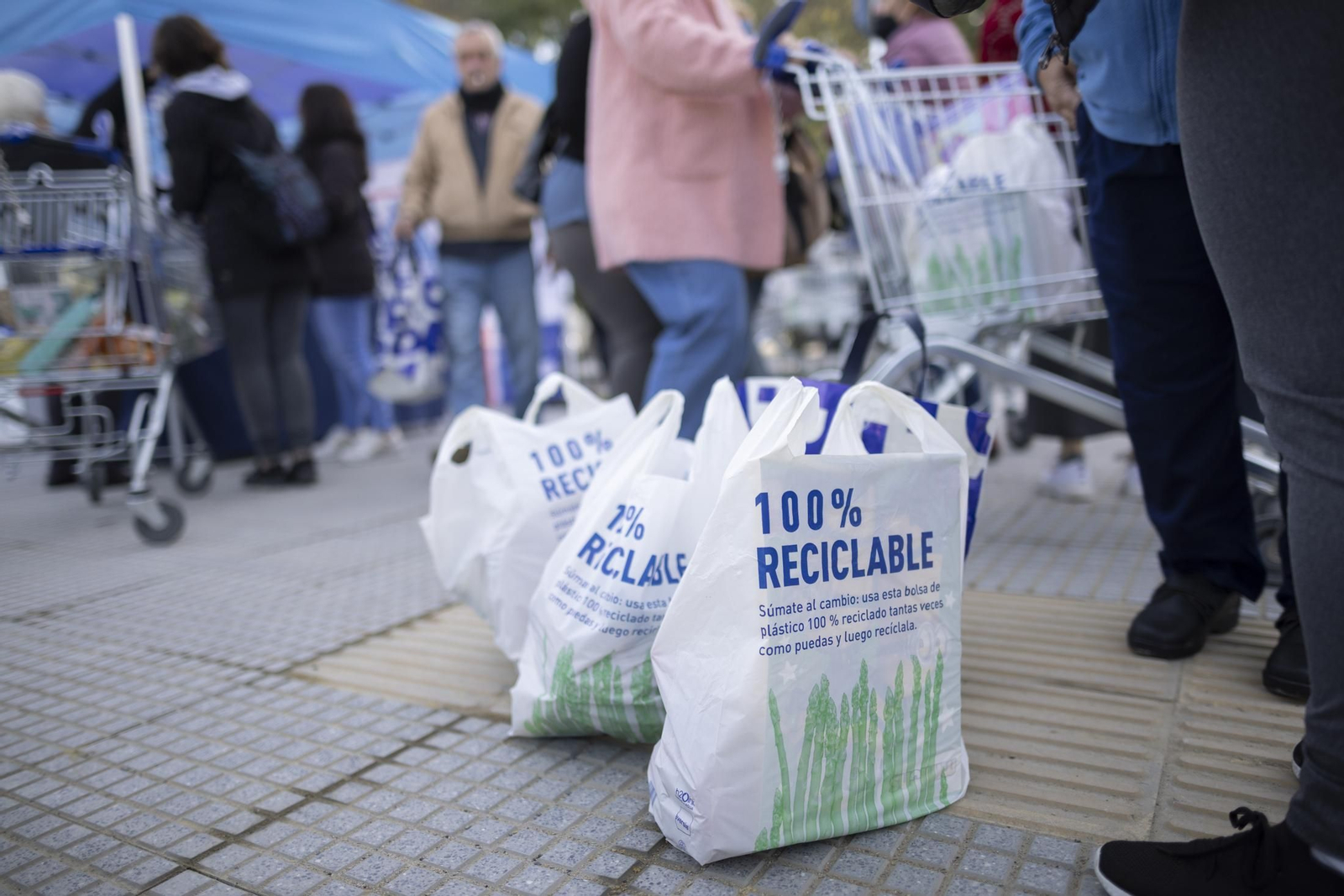Imágenes de la inauguración del nuevo ALDI en la avenida de Andalucía