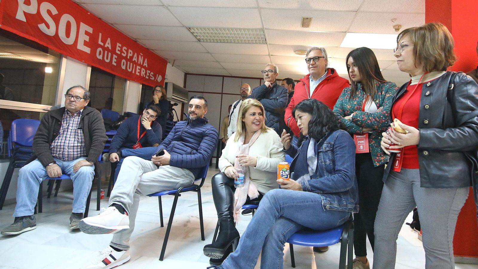 Seguimiento de datos electorales en la 'Casa del Pueblo'.