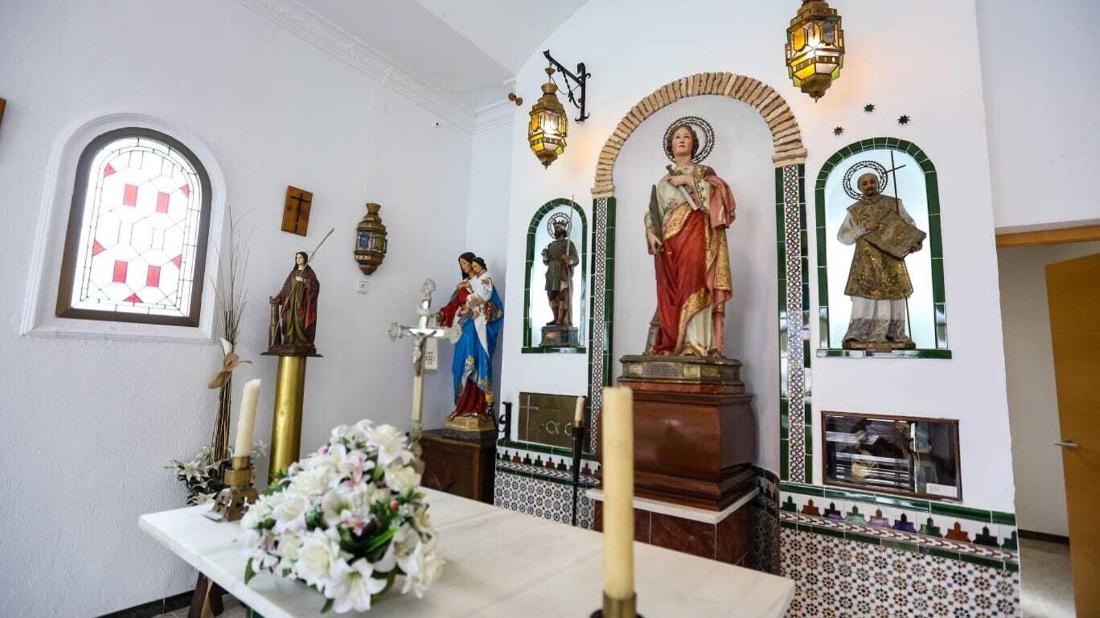Imagen de Santa Bárbara, patrona de la artillería, que se venera en la capilla del RACTA-4 de Camposoto.