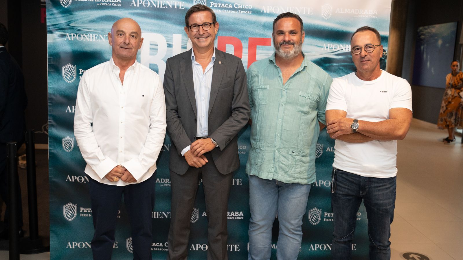 Pedro y José Muñoz, de Petaca Chico, junto a Ángel León y el consejero Jorge Paradela.