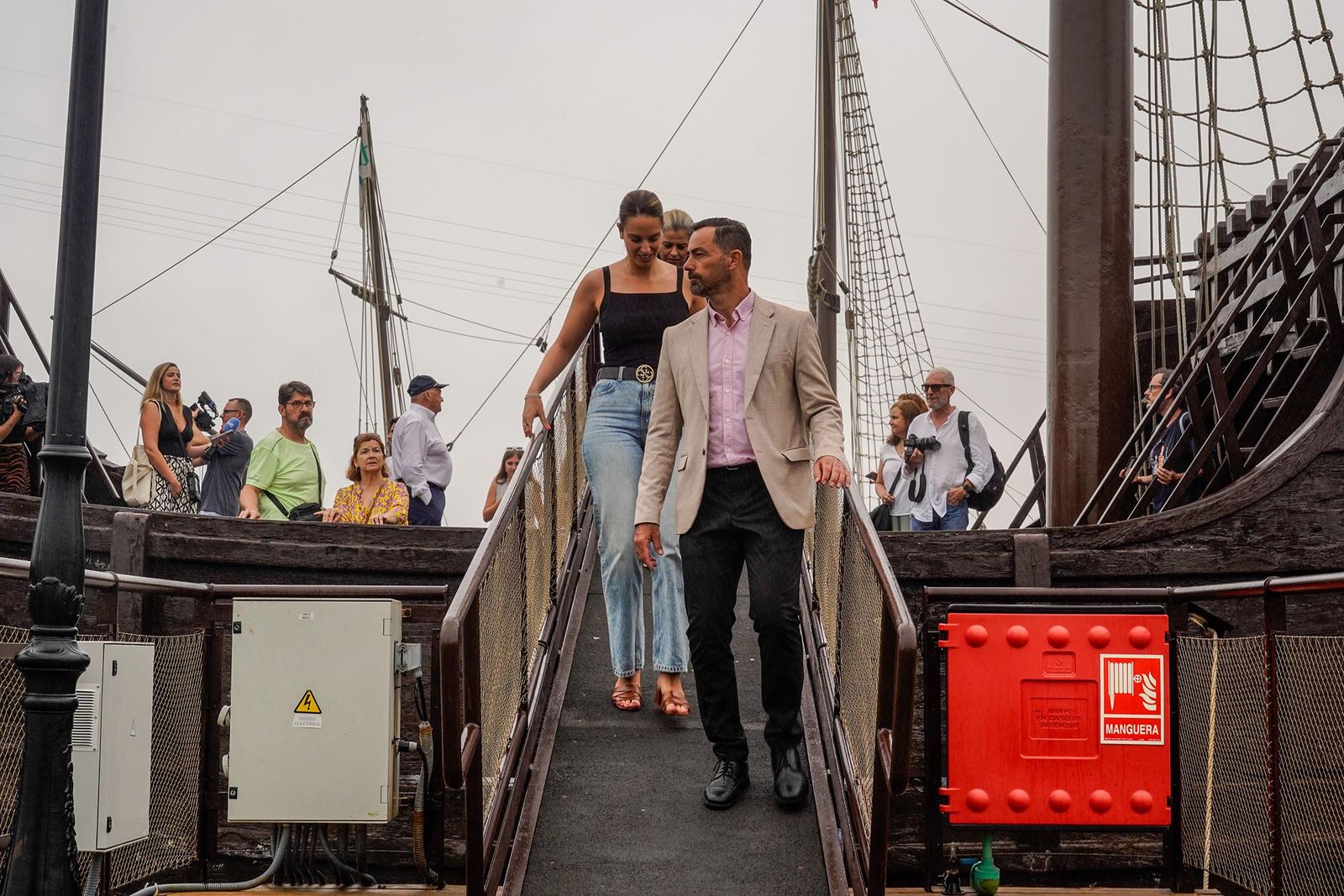 Imágenes de la visita guiada para dar a conocer las reformas realizadas en el Muelle de las Carabelas y su entorno