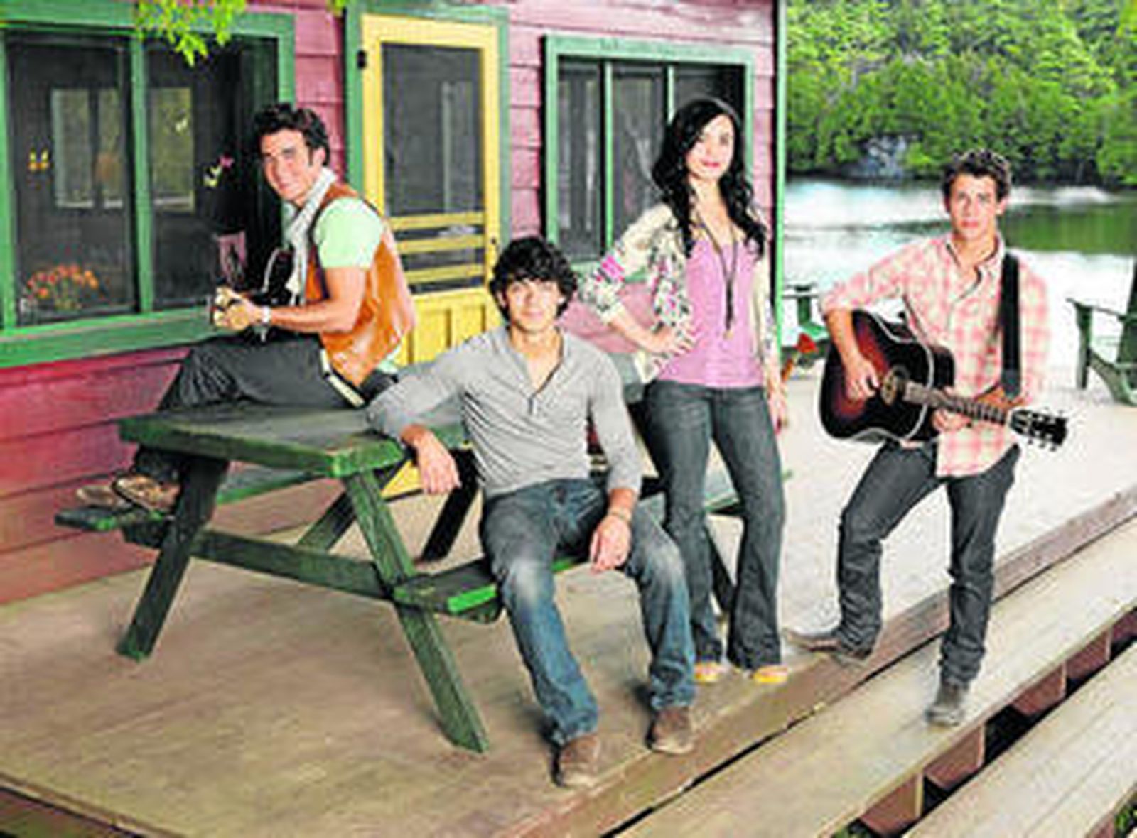 Demi Lovato y los Jonas Brothers en el campamento veraniego musical.