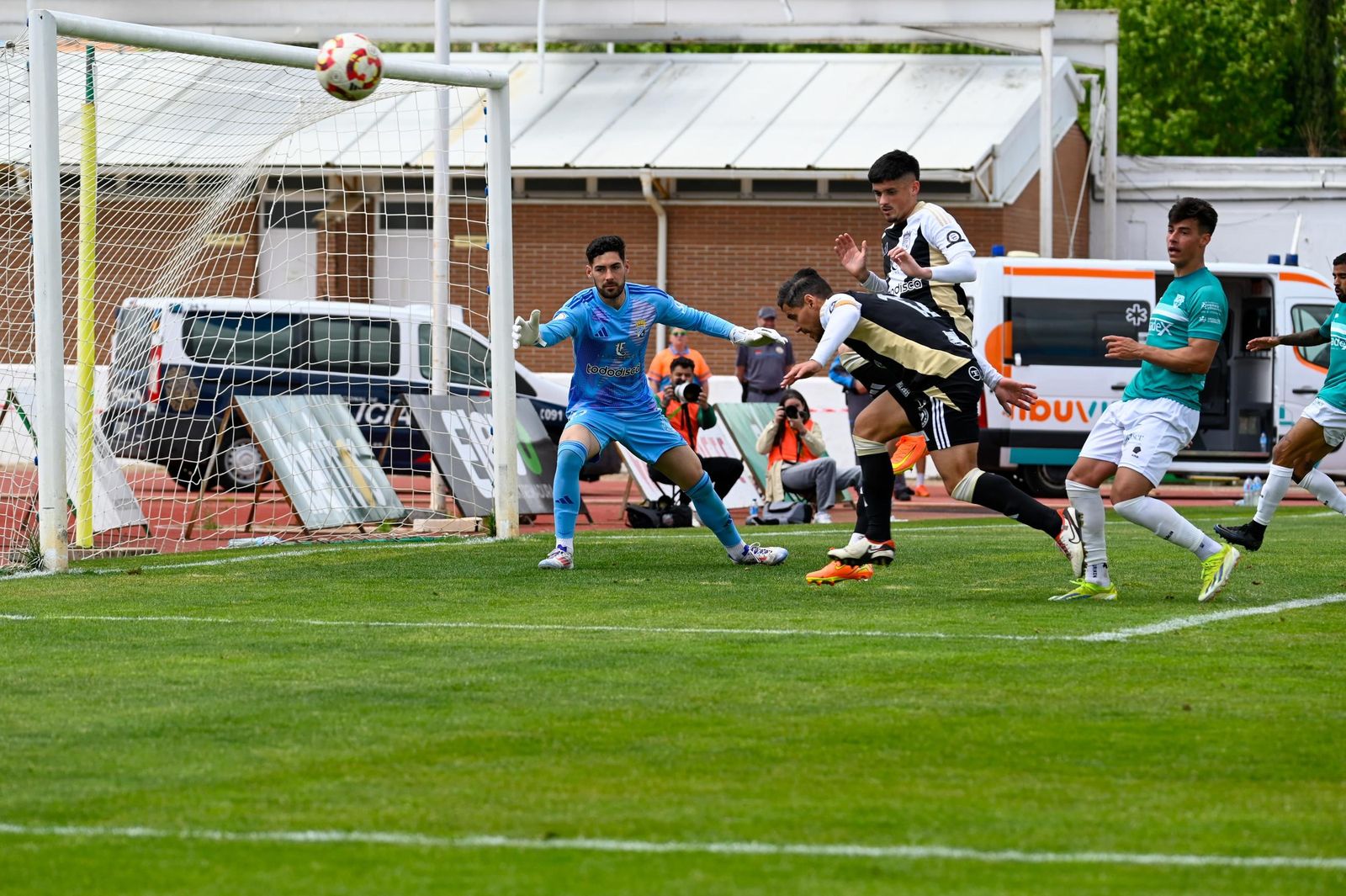 La derrota del Xerez CD en el Romero Cuerda ante el Villanovense en imágenes