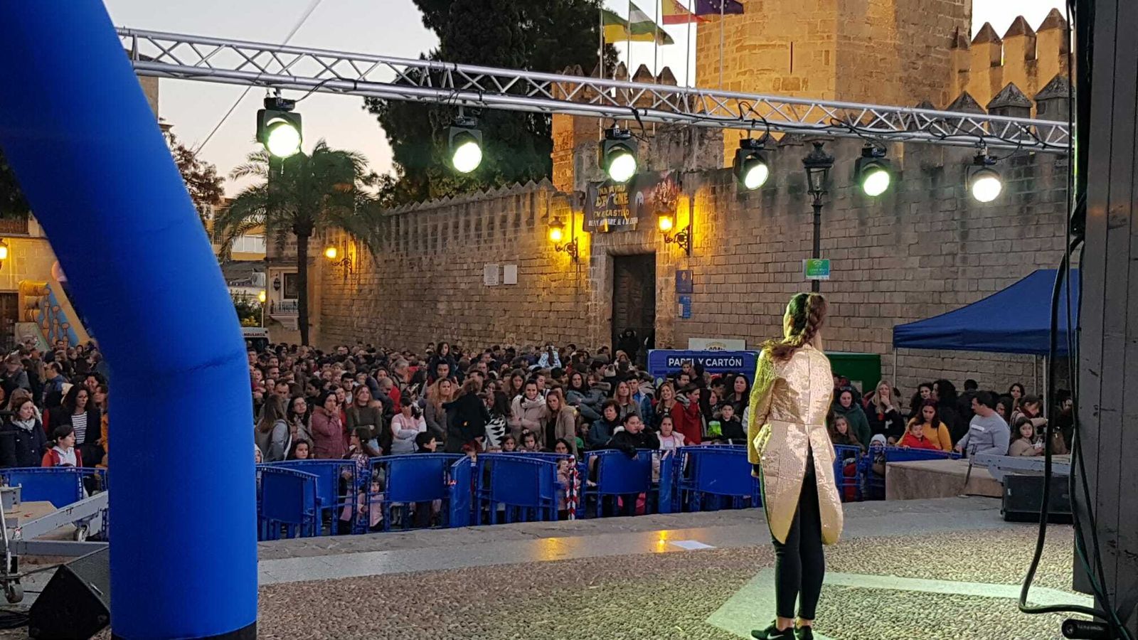 Imagen tomada desde el escenario durante la actuación de Babyradio.