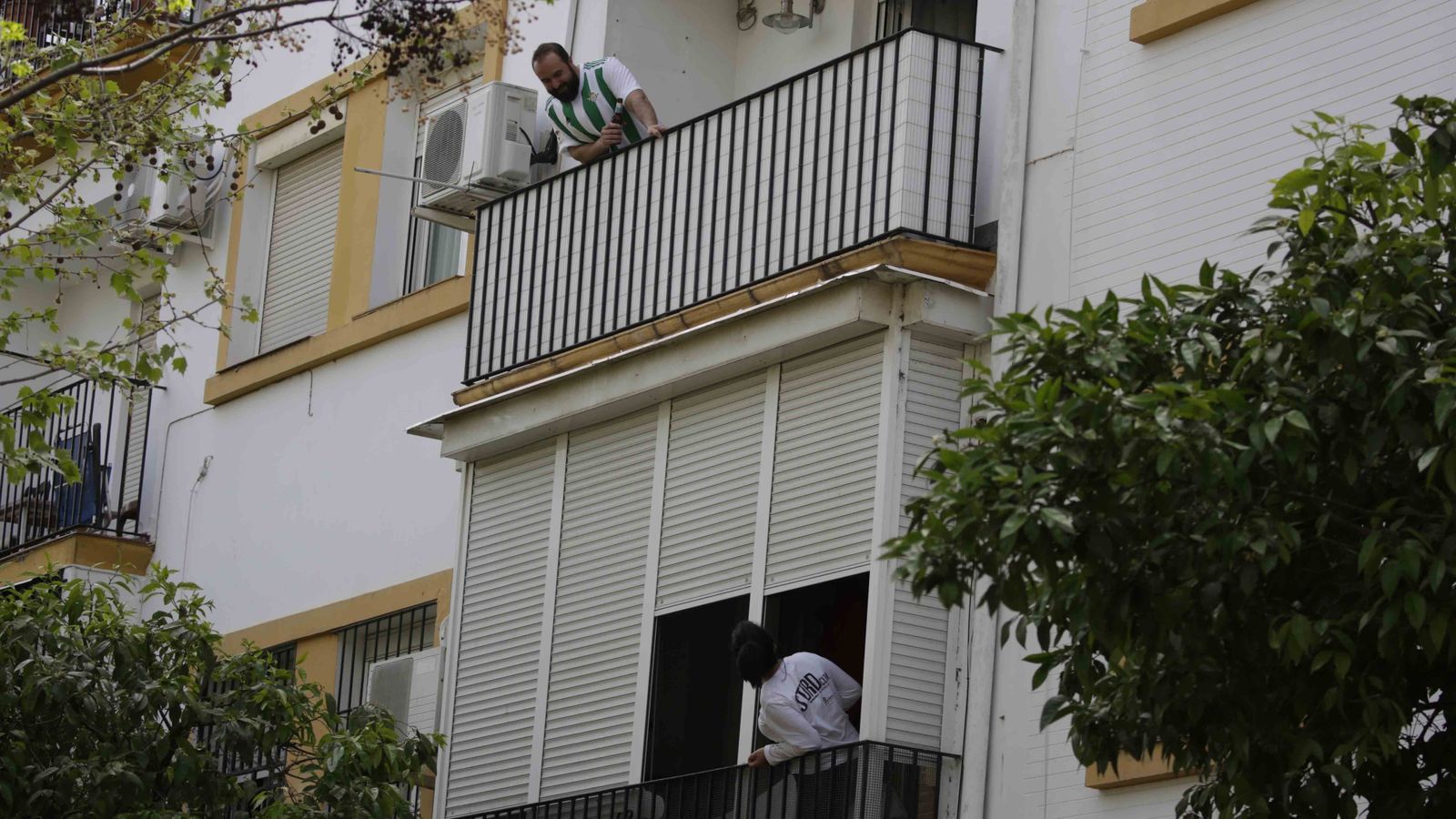 Volver al confinamiento domiciliario, también a debate.