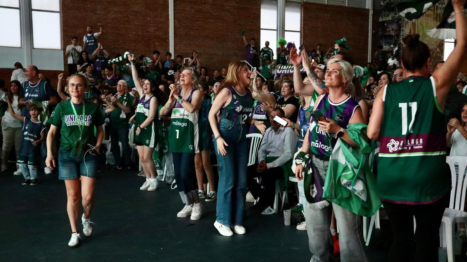 La locura en Los Guindos: ¡Búscate durante la final de BCL del Unicaja!