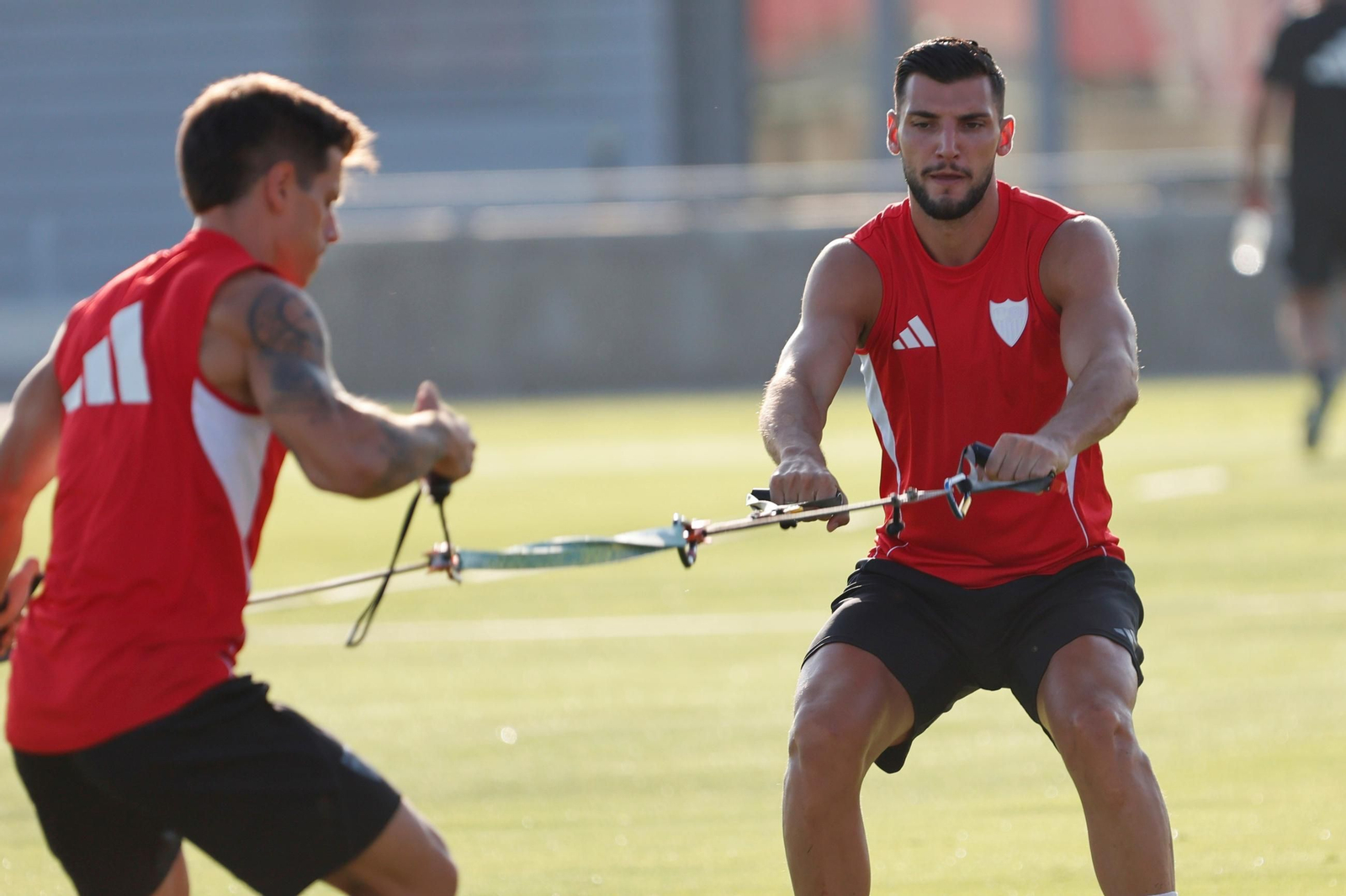 Rafa Mir en la sesión del entrenamiento del Sevilla