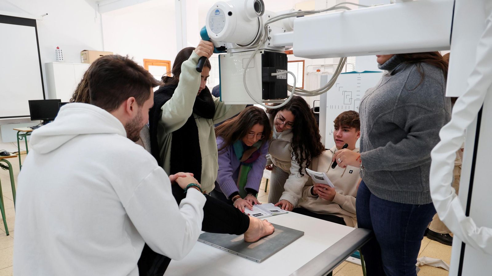 Estudiantes del grado superior de Imagen para el diagnóstico, en SAFA Écija.