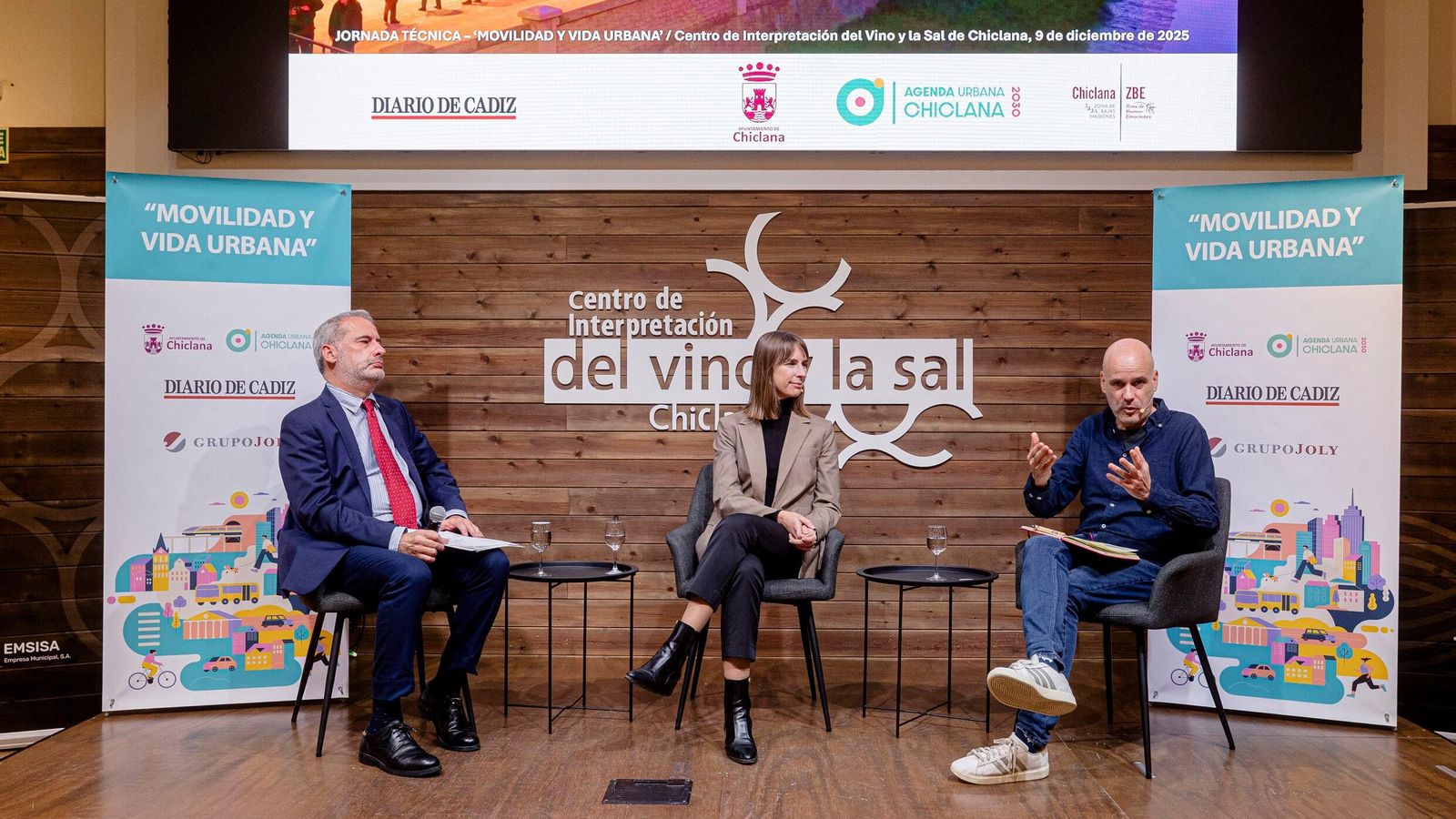Una imagen de la mesa redonda.