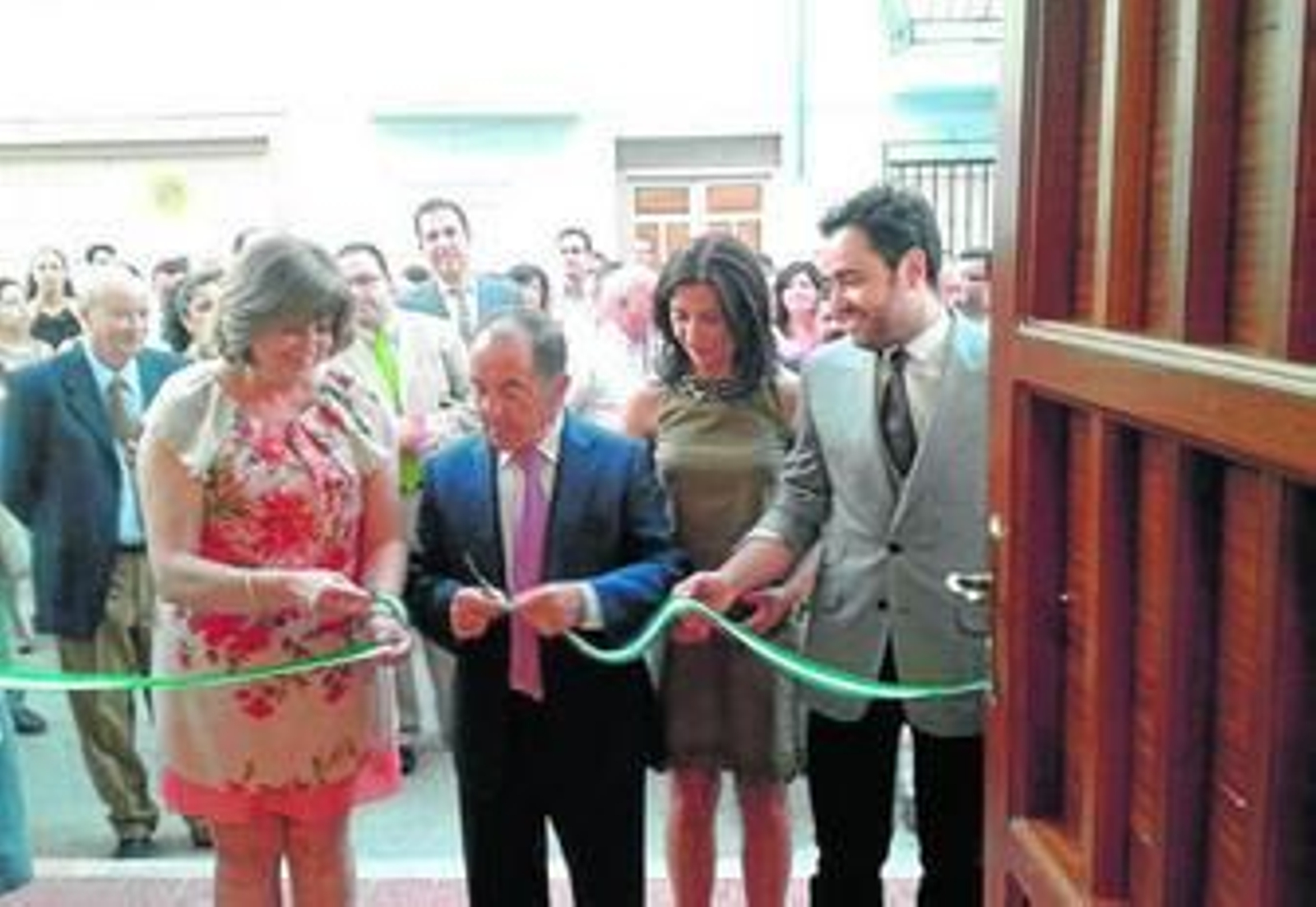 El alcalde, José Ropero, y la delegada de Turismo, María de los Santos Córdoba, en la inauguración.