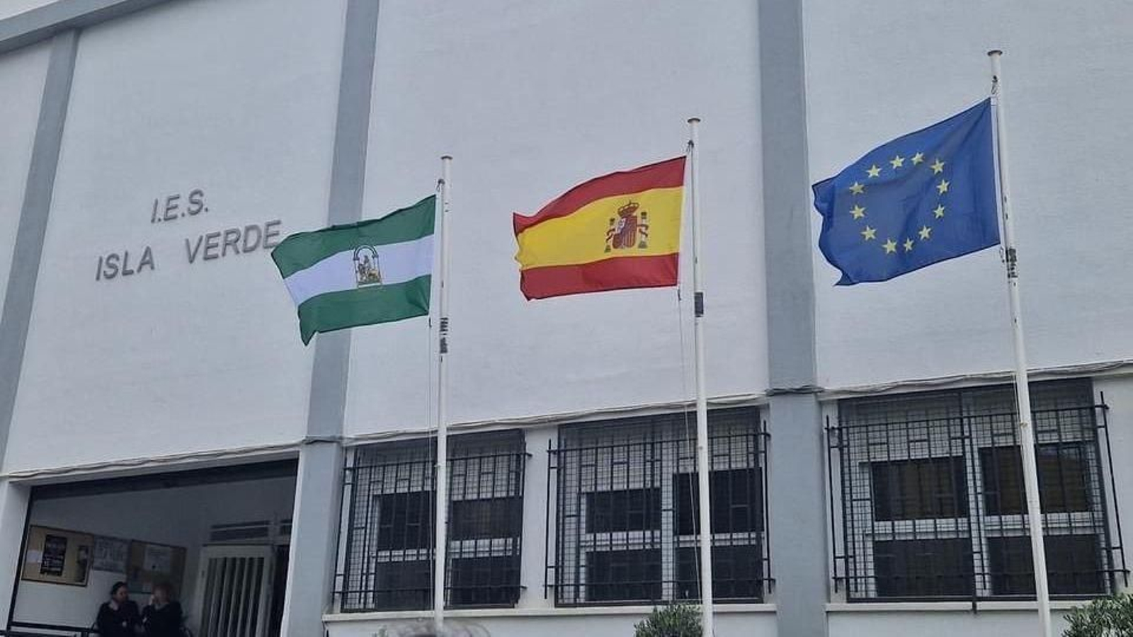 Fachada del instituto Isla Verde, en Algeciras.