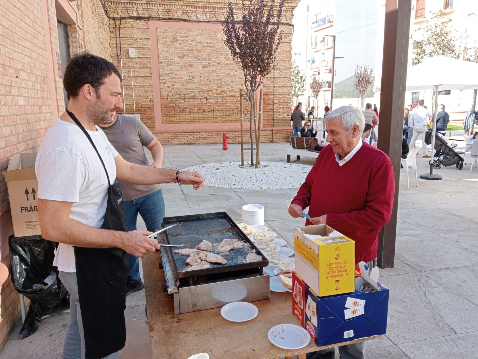 Imágenes del ambiente festivo del 31 de diciembre en Huelva