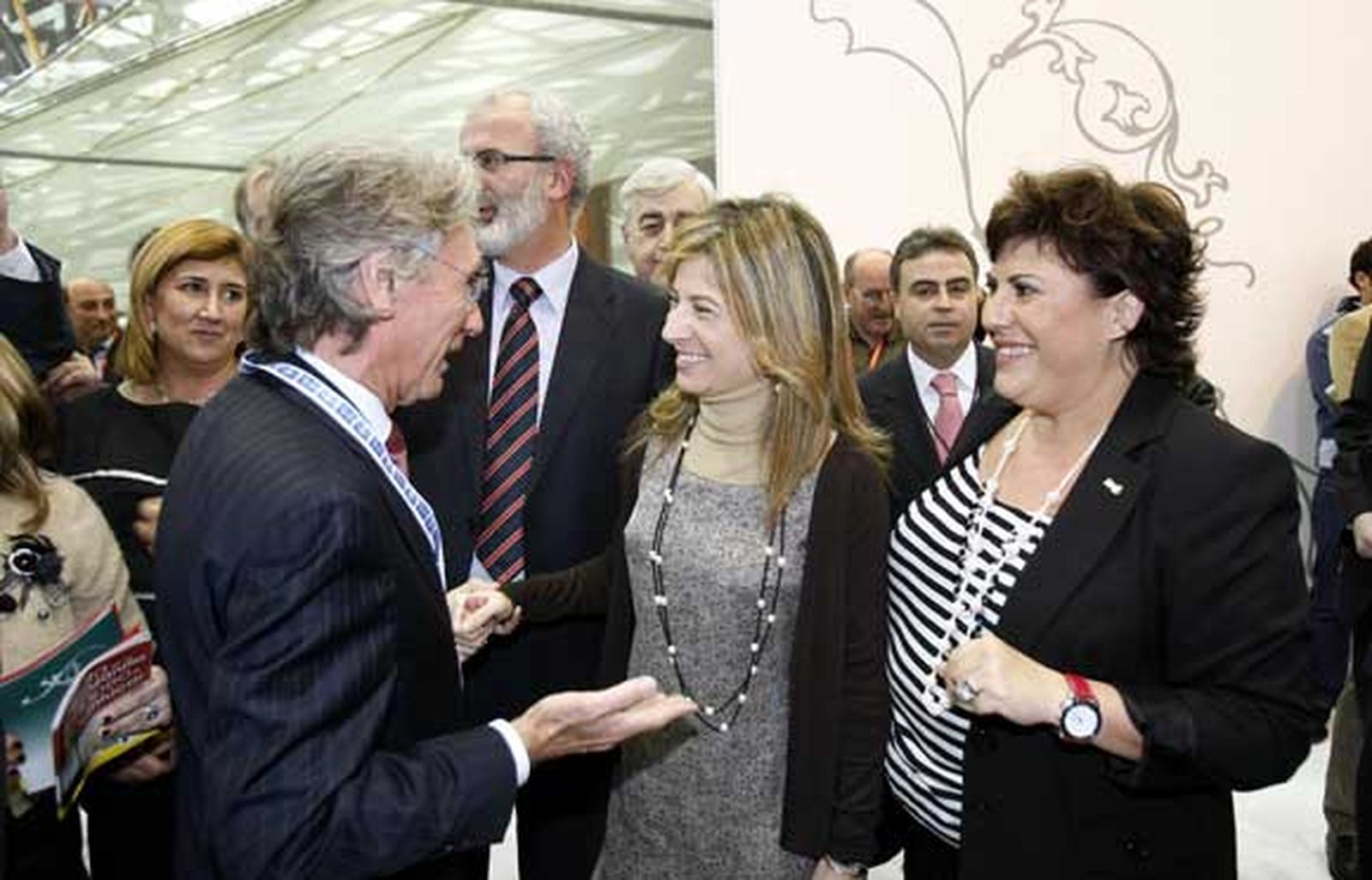 El edil portuense, Fernando Gago, junto a Bibiana Aído

Foto: Fito Carreto
