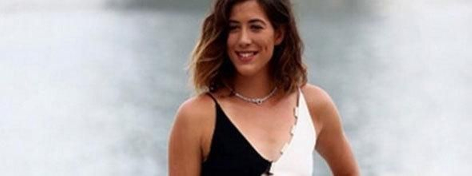 Garbiñe, vestida de blanco y negro, una de sus combinaciones favoritas. / AGENCIAS