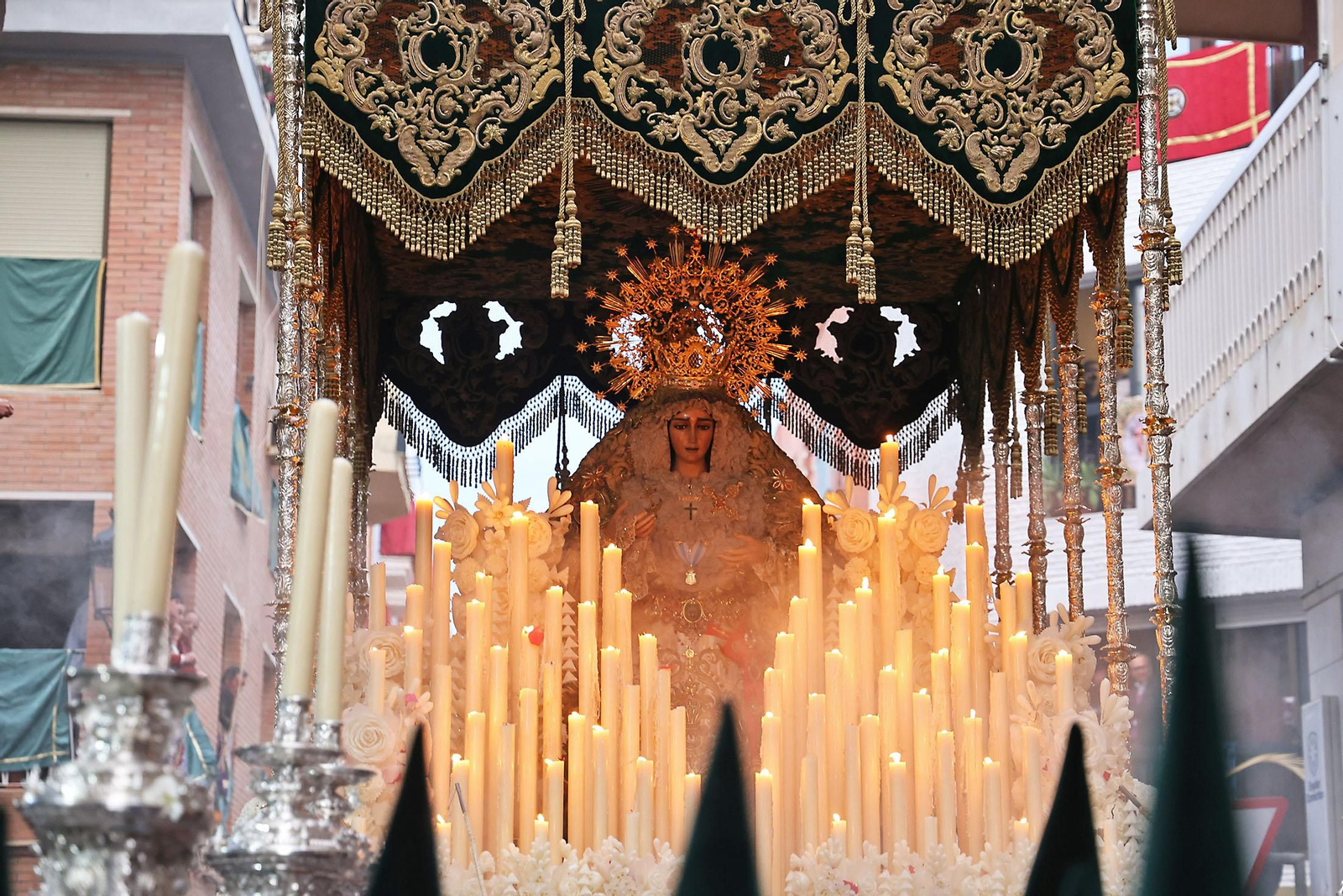 Miércoles Santo: La Hermandad de La Esperanza por las calles de Huelva
