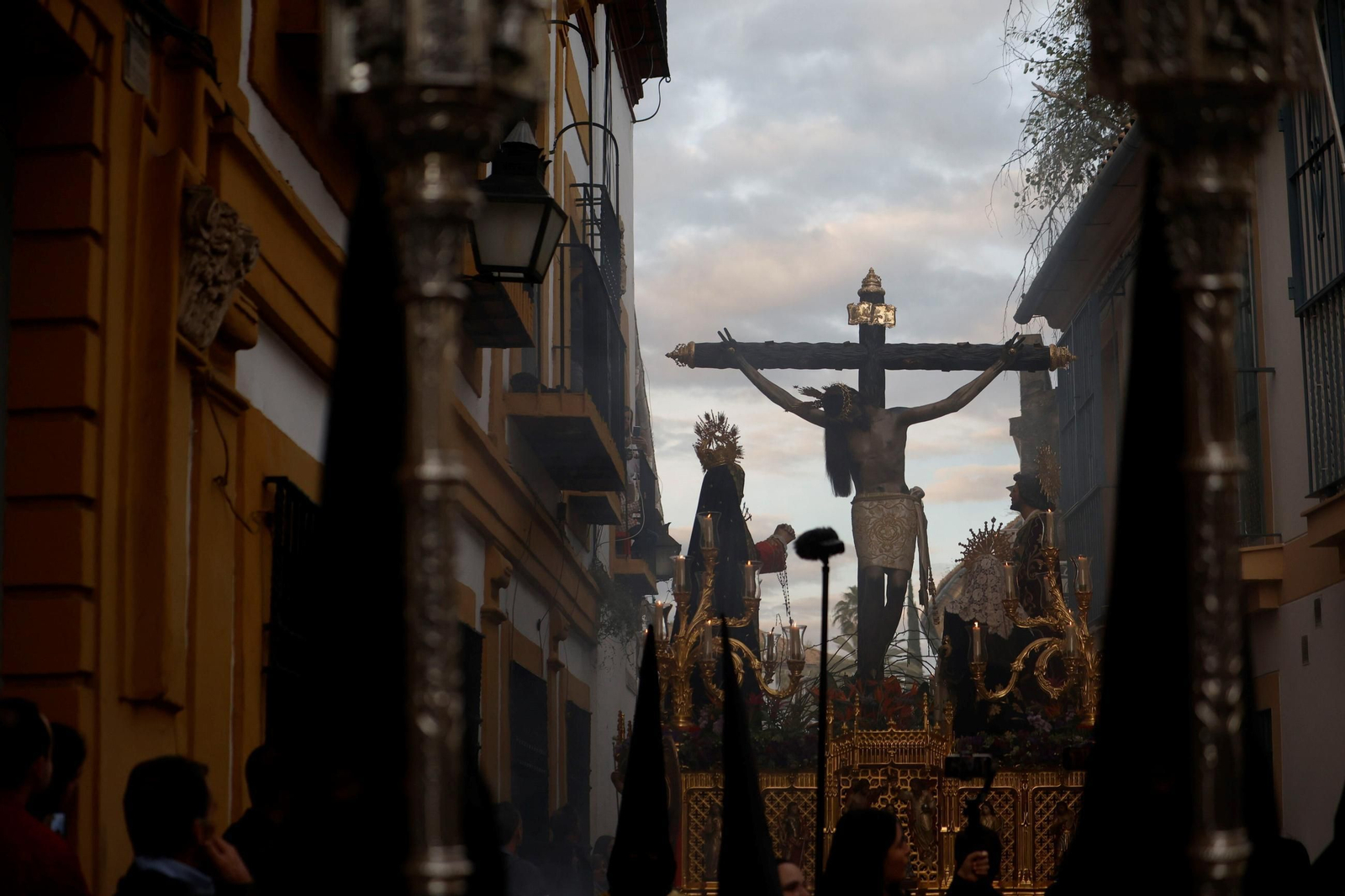 La procesión del Cristo de Gracia en este Jueves Santo de Córdoba, en imágenes