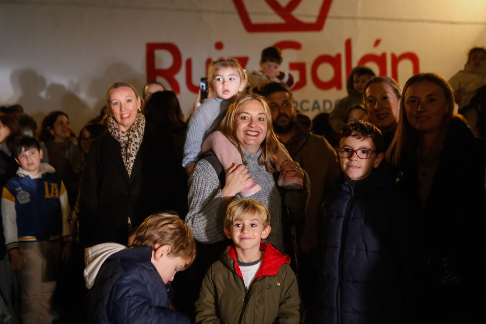Búscate en las fotos de la cabalgata de Reyes Magos 2026 en Los Barrios