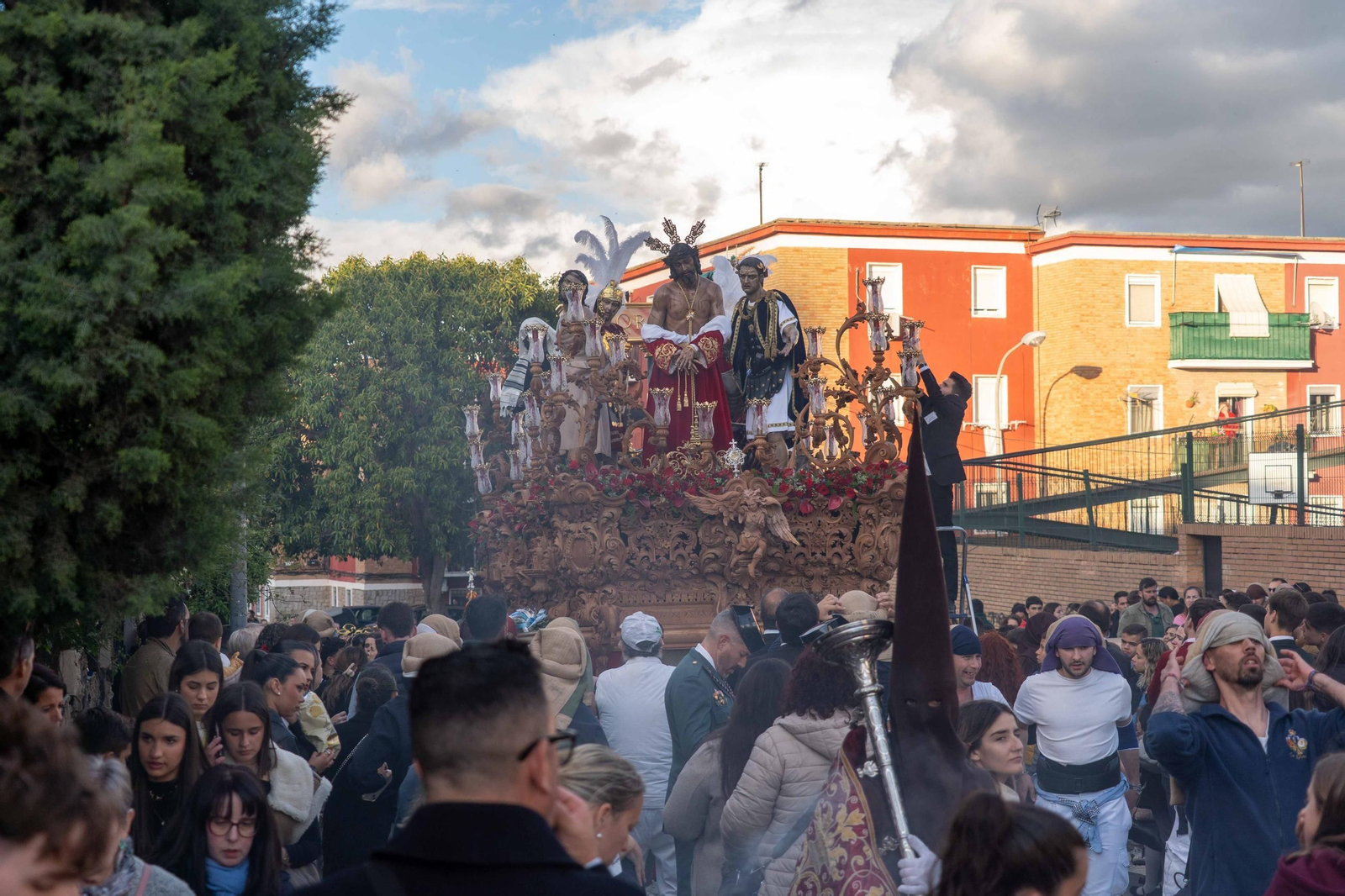 Martes Santo: Imágenes de la procesión de La Sentencia
