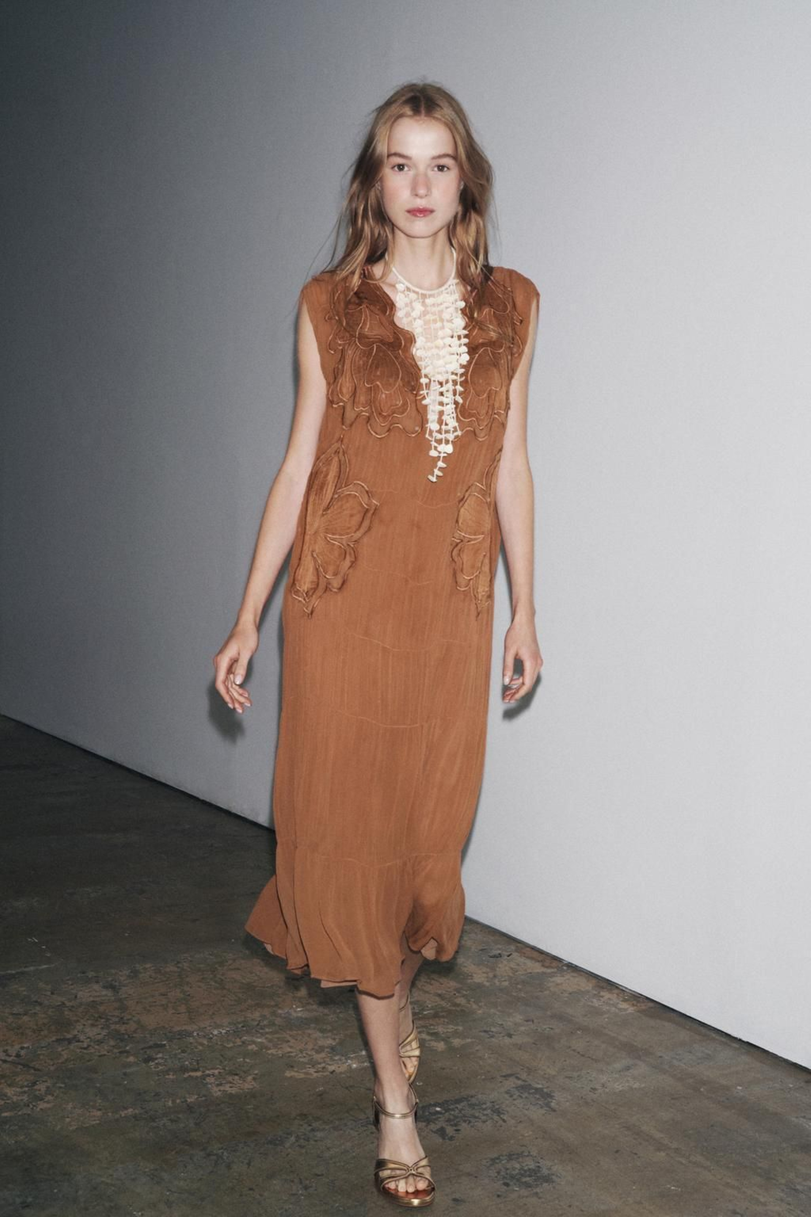 Vestido con frunces de Zara. Vestido con frunces de Zara.