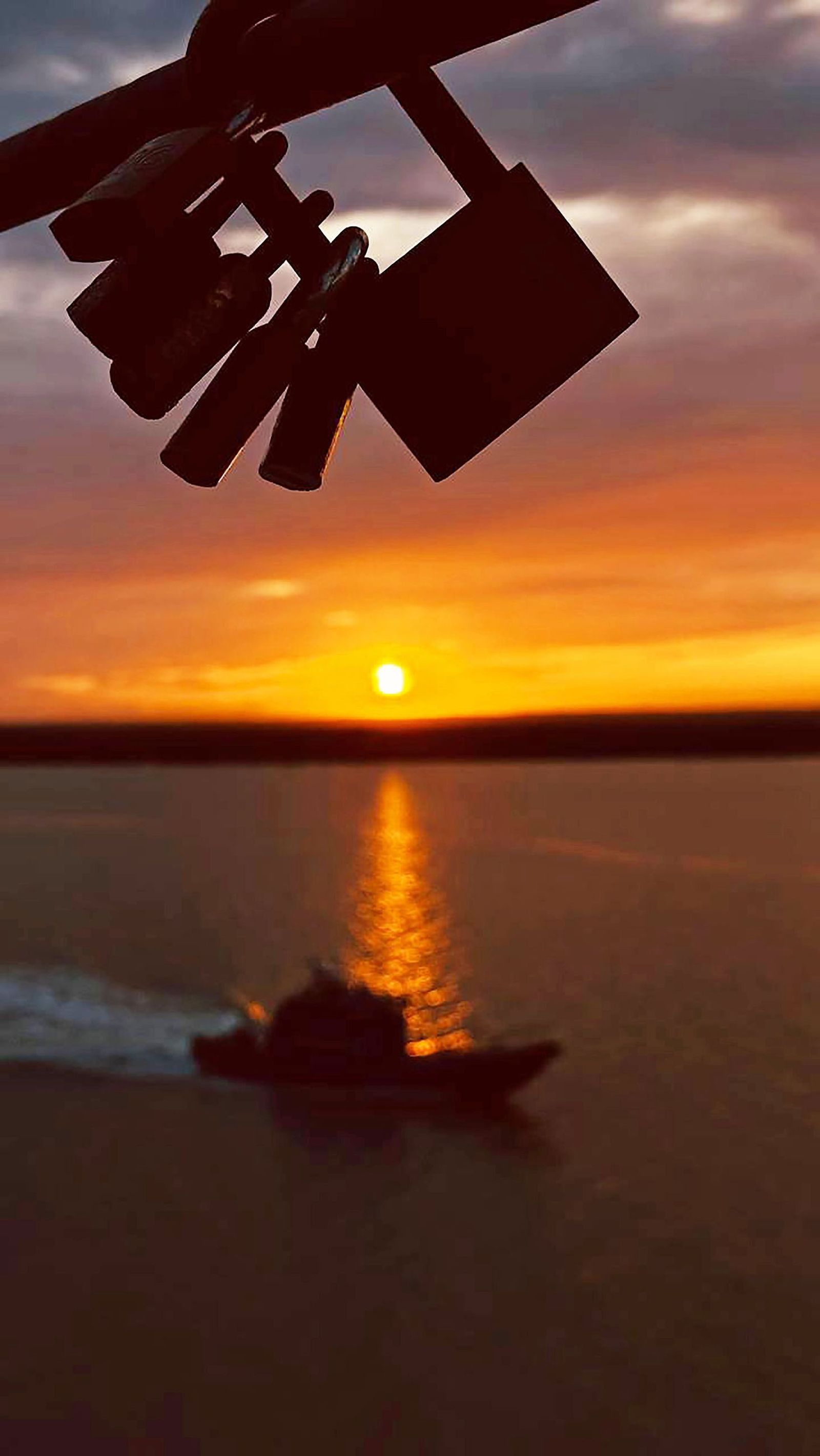 El impresionante atardecer en el muelle de la compañía Riotinto