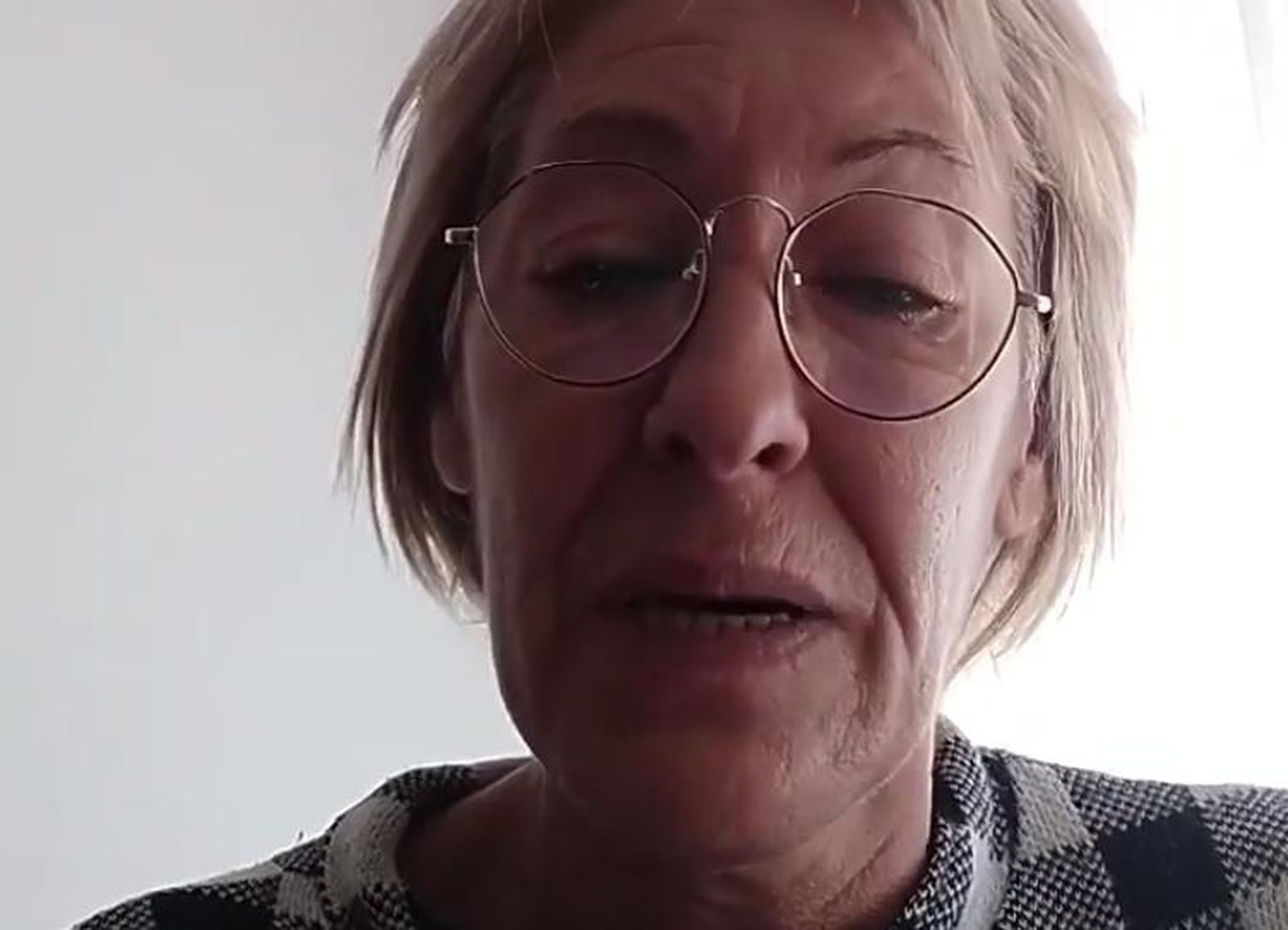 Una imagen del vídeo de la madre denunciando el caso.