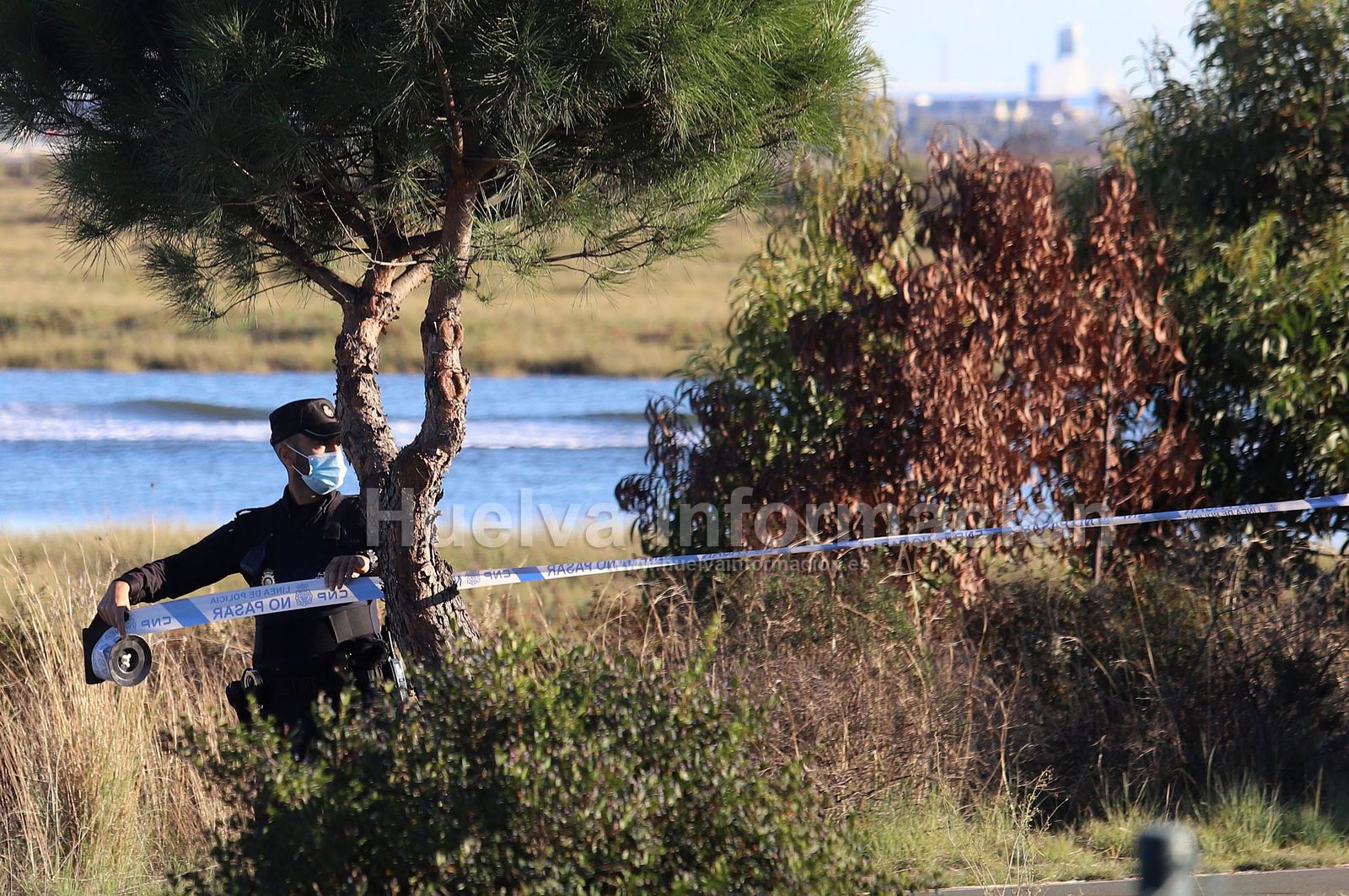 Encuentran los cuerpos de Enrique y Paqui en el acceso al espigón de Huelva, en imágenes