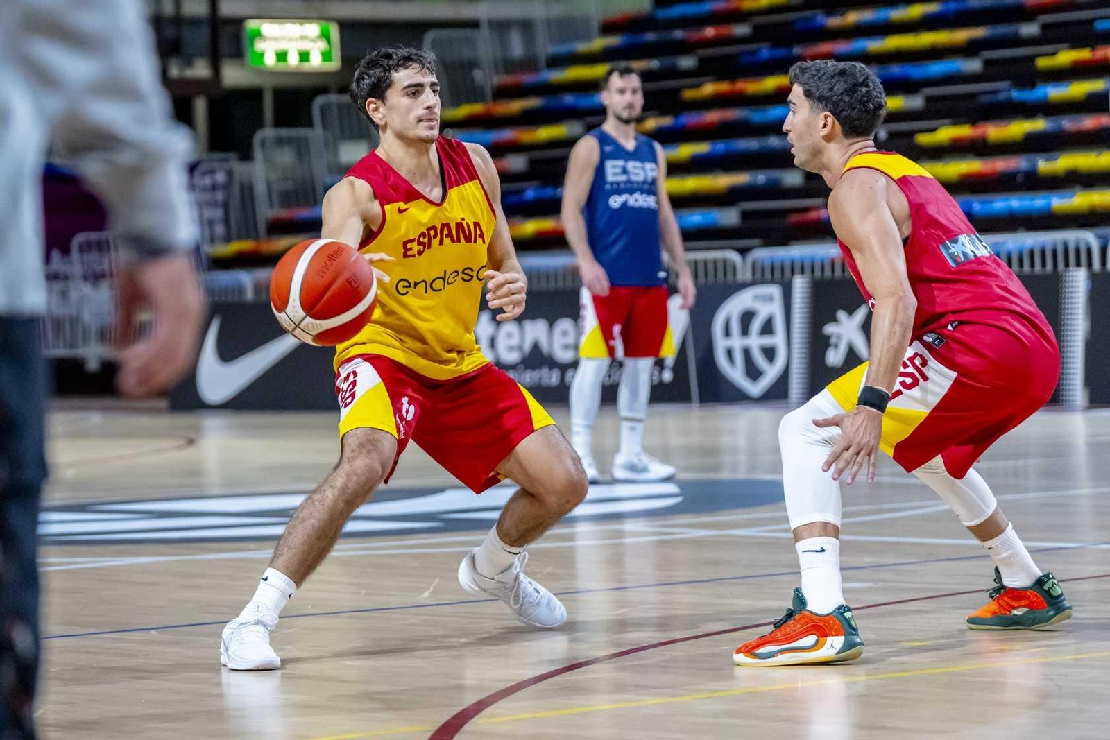 Alberto Díaz, Francis Alonso y Paco Aurioles, en la primera España de Chus Mateo