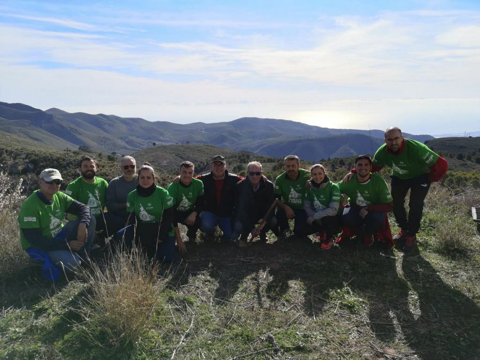Equipo de voluntarios de Senator Hotels & Resorts, durante la reforestación.