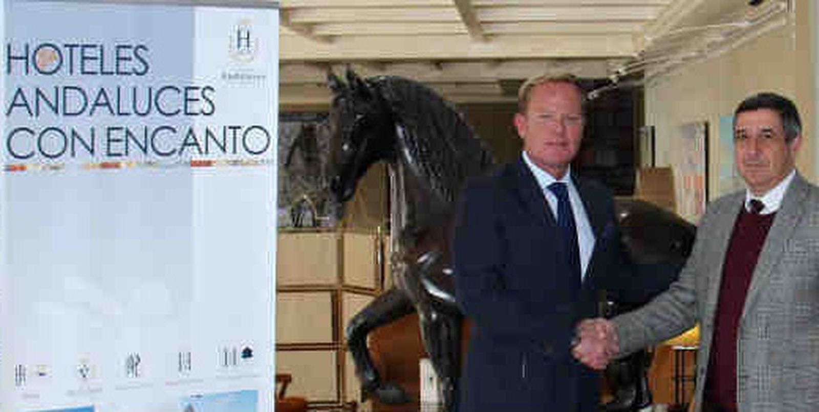 Stefaan de Clerck, consejero delegado del grupo HACE y Esteban Fernández, director de Sinlímites Comunicación.